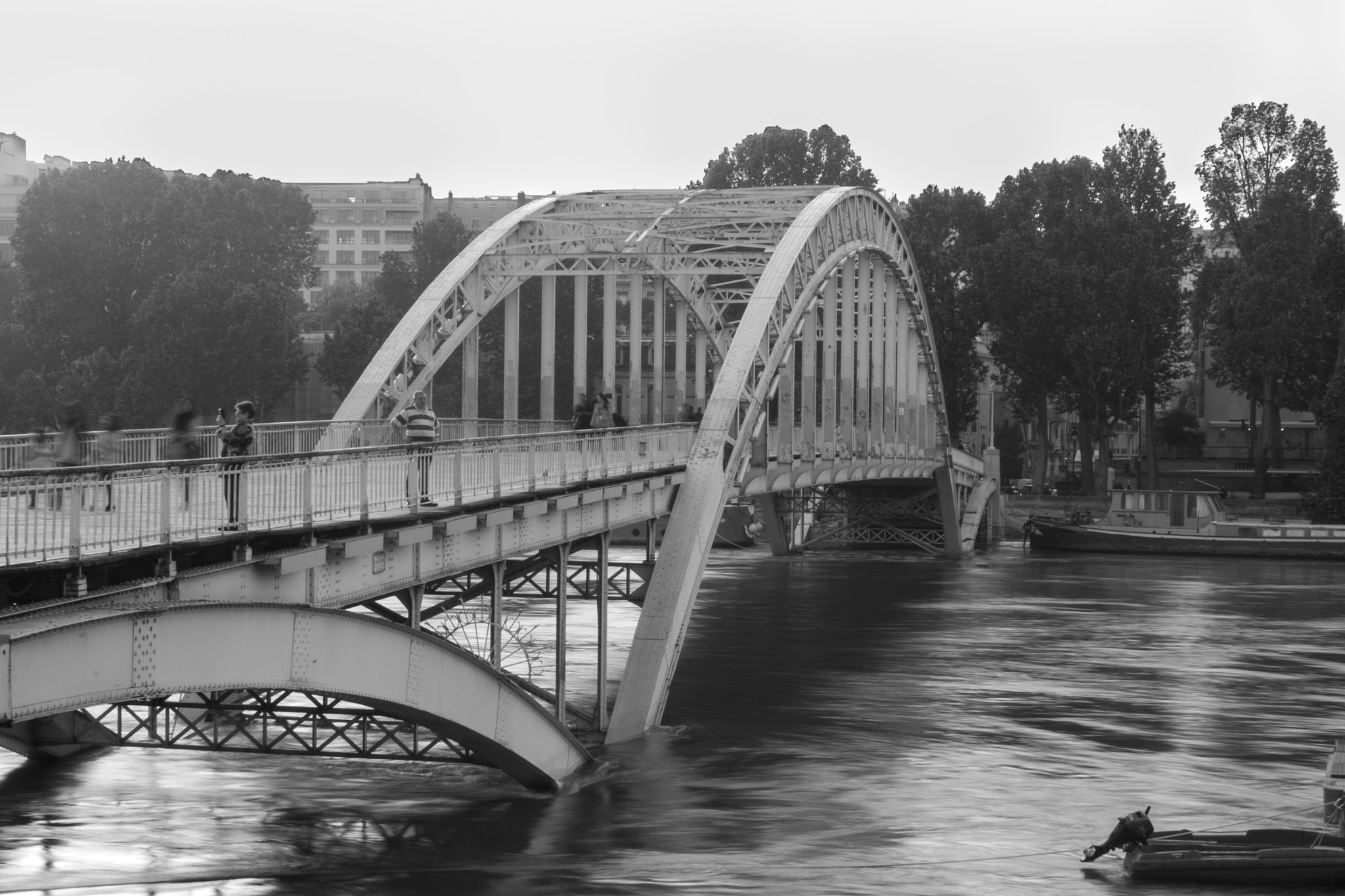 Canon EOS 400D (EOS Digital Rebel XTi / EOS Kiss Digital X) + Canon EF-S 18-55mm F3.5-5.6 sample photo. Crue de la seine photography