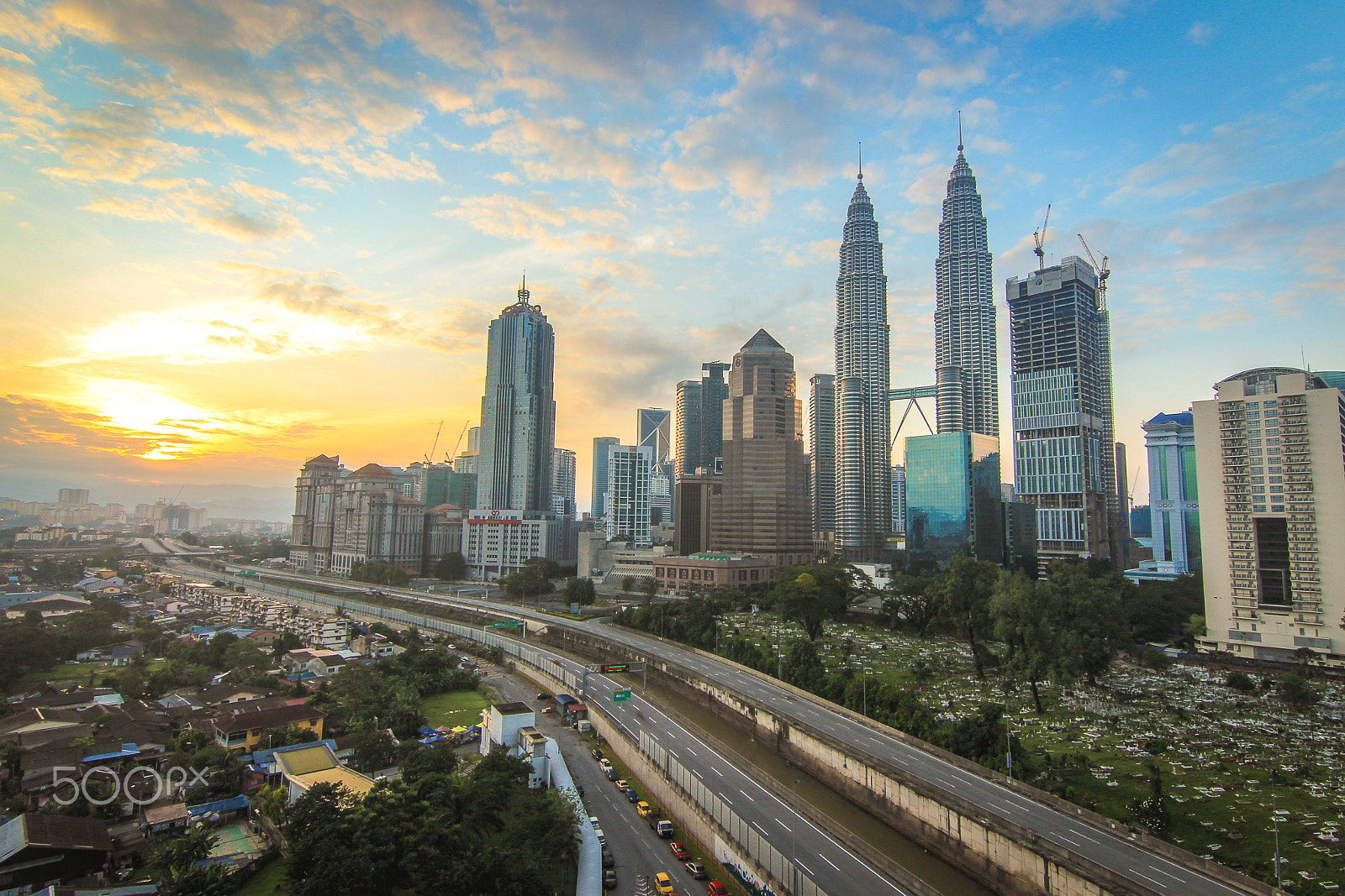 Canon EOS 600D (Rebel EOS T3i / EOS Kiss X5) sample photo. Sunrise of klcc photography