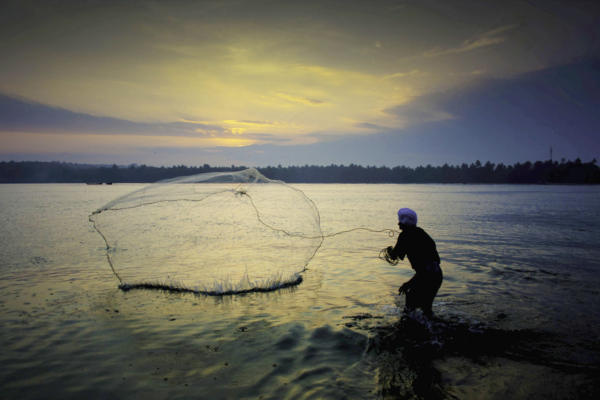 Canon EF-S 18-55mm F3.5-5.6 sample photo. Fisherman_01.jpg photography