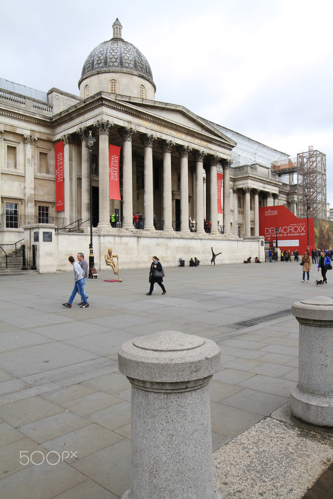 Canon EOS 7D + Canon EF 16-35mm F4L IS USM sample photo. Trafalgar square -  national gallery photography