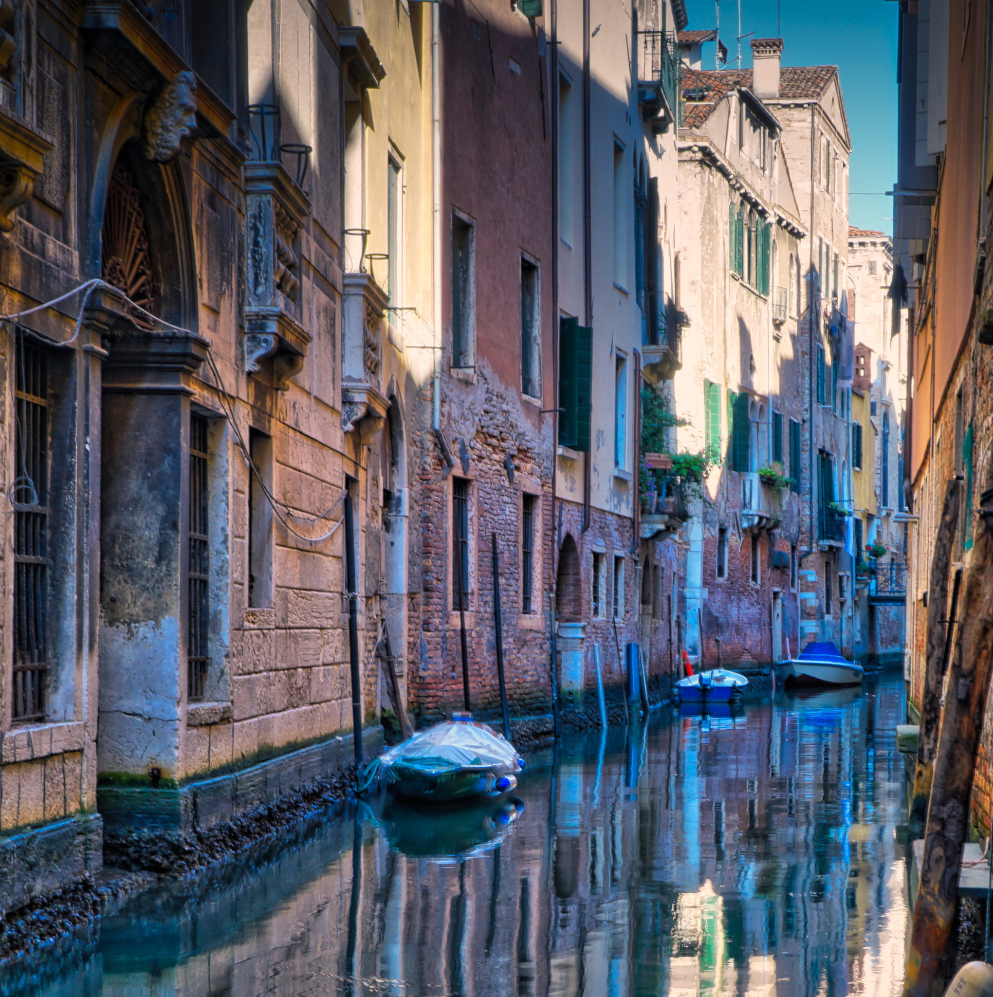 Sony a6000 + Tamron 18-200mm F3.5-6.3 Di III VC sample photo. Quiet venice photography