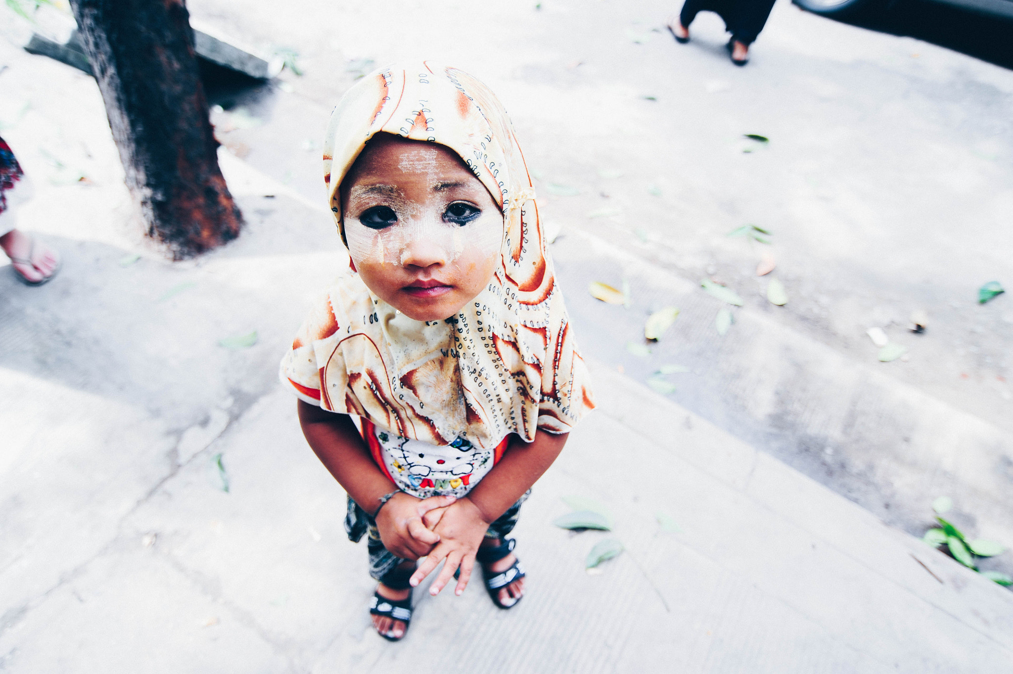Tokina AT-X Pro 12-24mm F4 (IF) DX sample photo. Burmese girl with tradional make-up photography