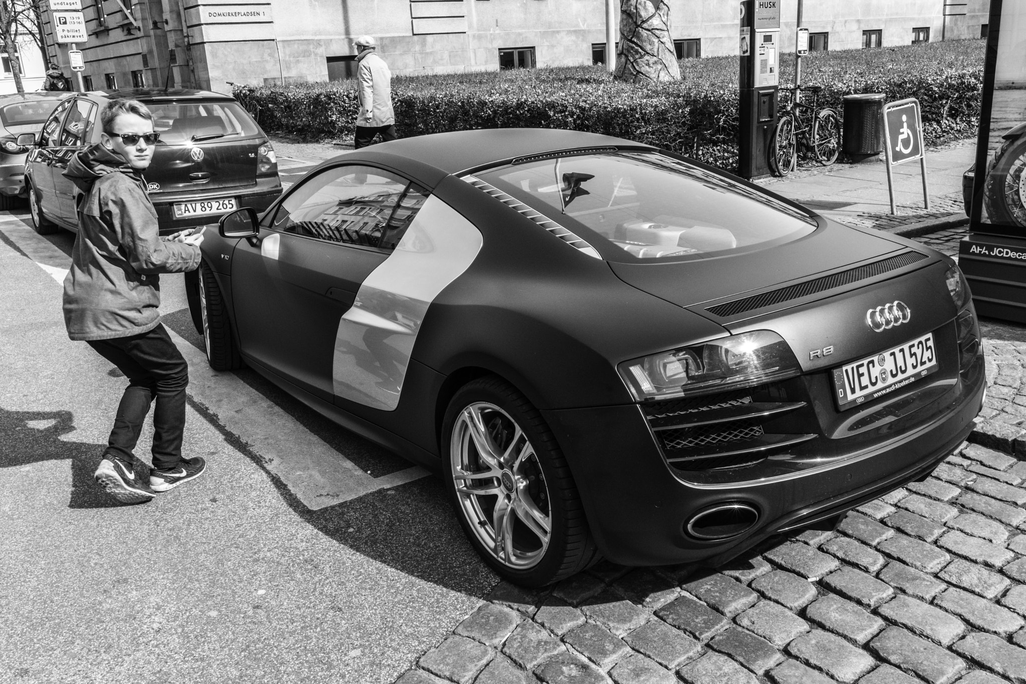 Nikon AF-S Nikkor 20mm F1.8G ED sample photo. The boy and the audi r8 photography