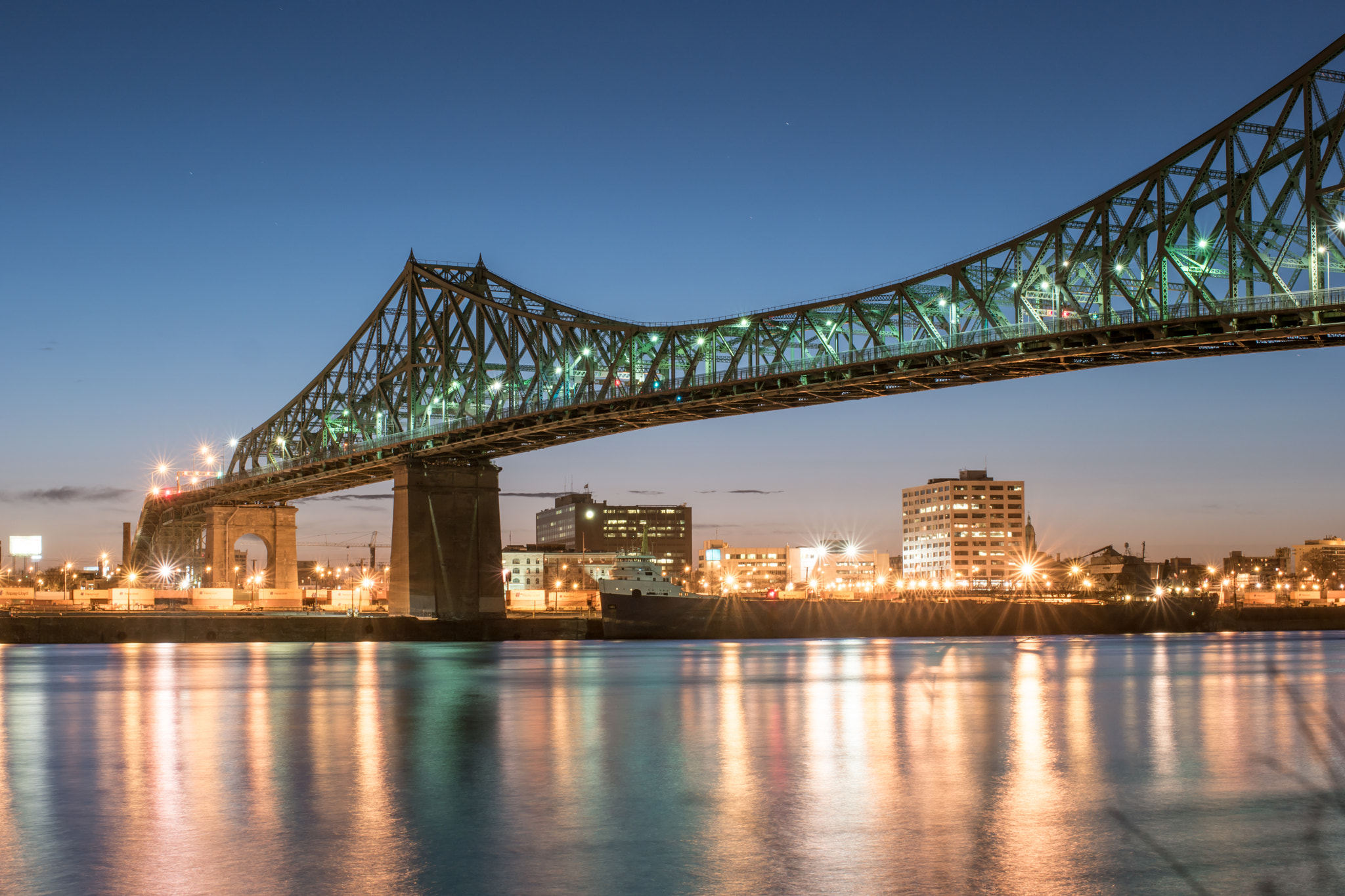 Samsung NX500 + Samsung NX 45mm F1.8 sample photo. Montreal jacque cartier bridge photography