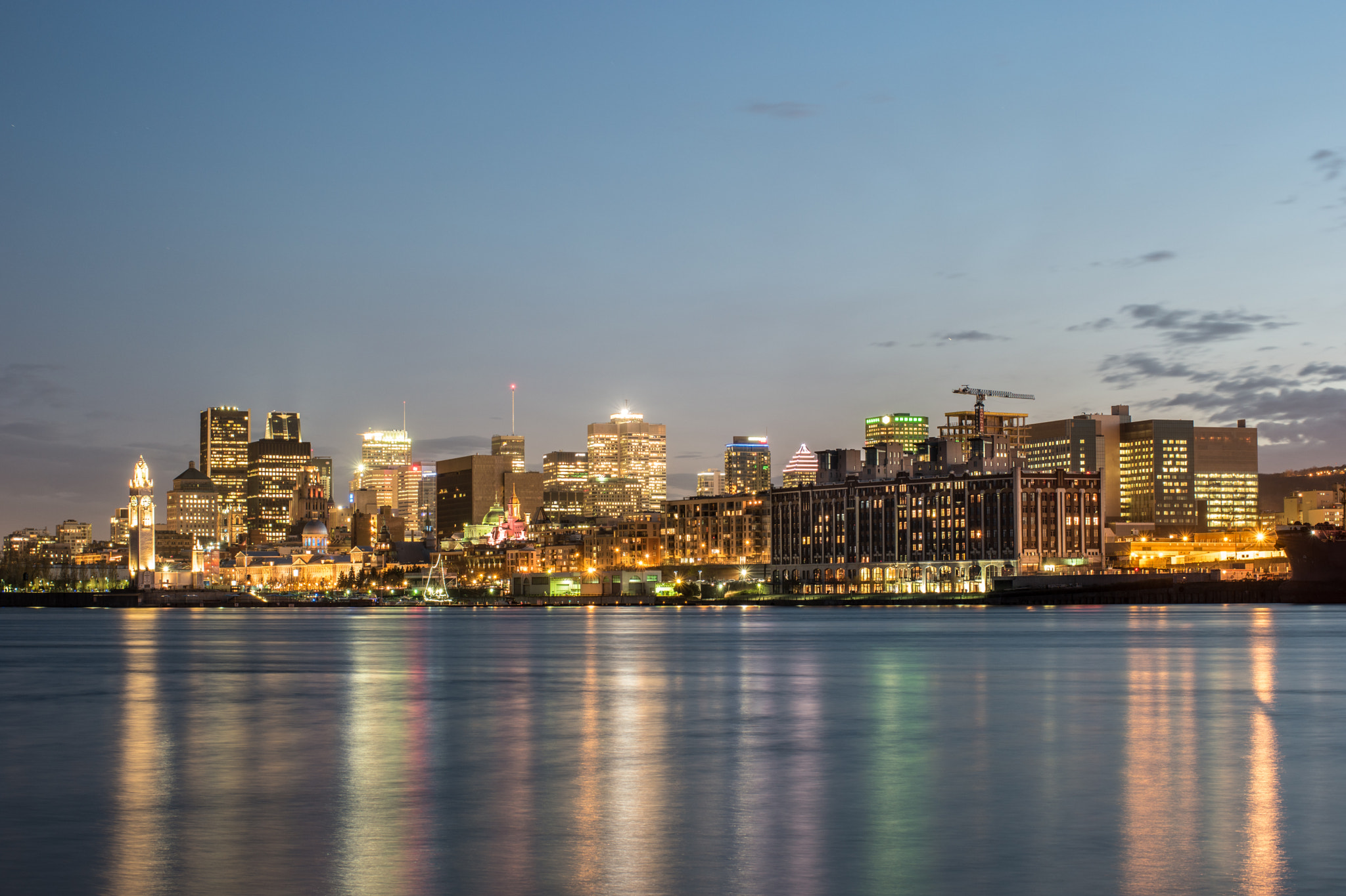 Samsung NX500 + Samsung NX 45mm F1.8 sample photo. Montreal skyline at sunset photography