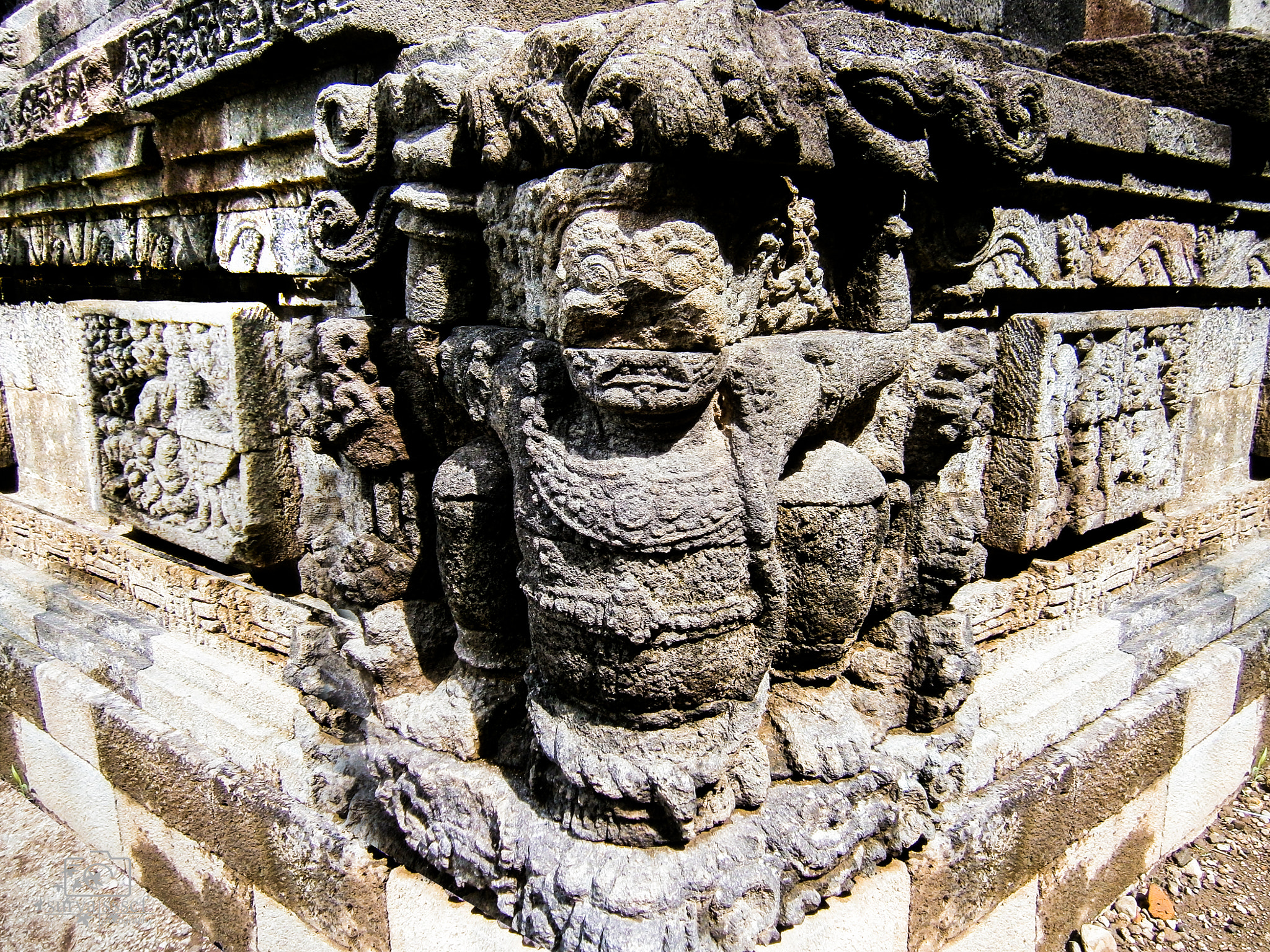 Olympus VG130,D710 sample photo. Temple pare photography
