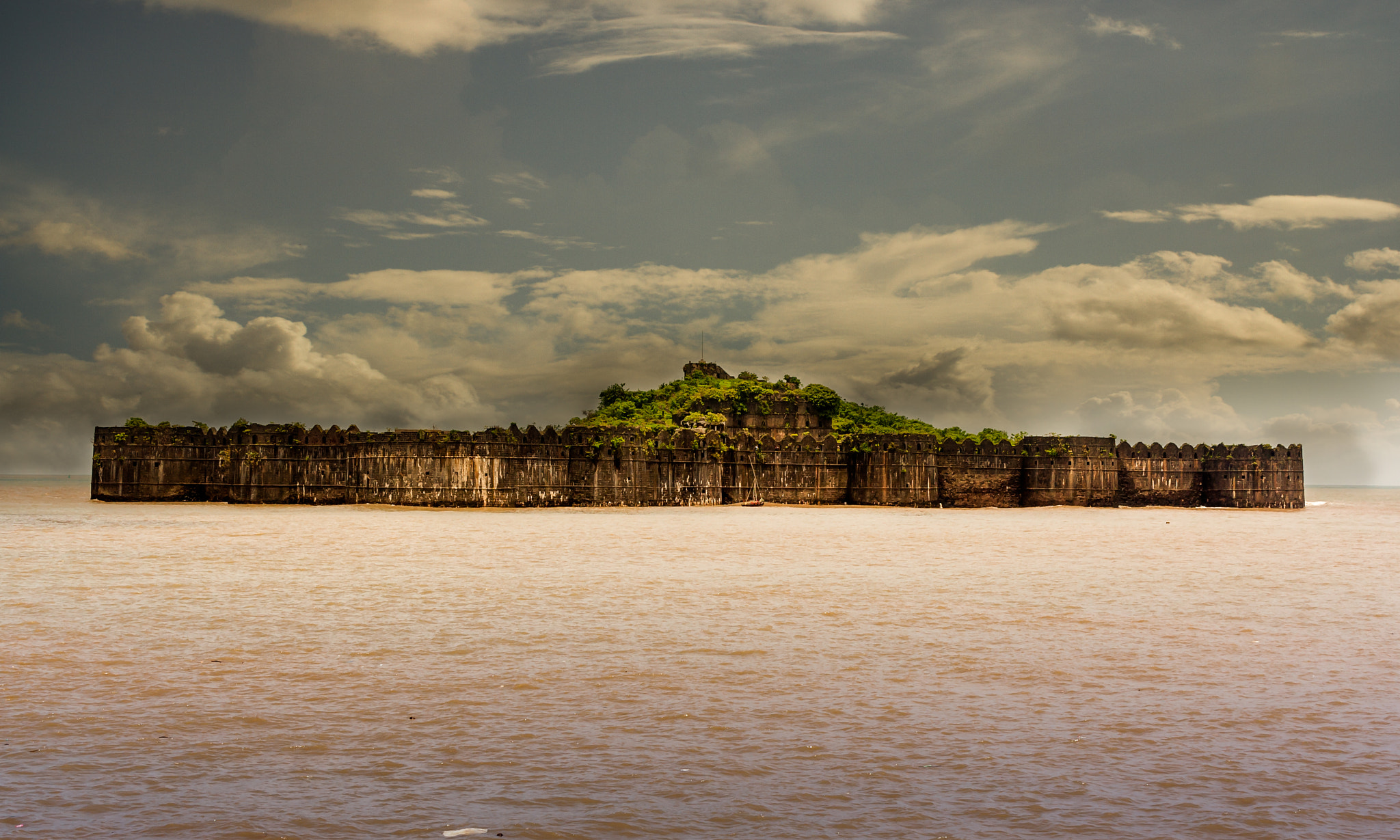 Canon EOS 1000D (EOS Digital Rebel XS / EOS Kiss F) + Canon EF-S 18-55mm F3.5-5.6 sample photo. Murud janjira fort photography