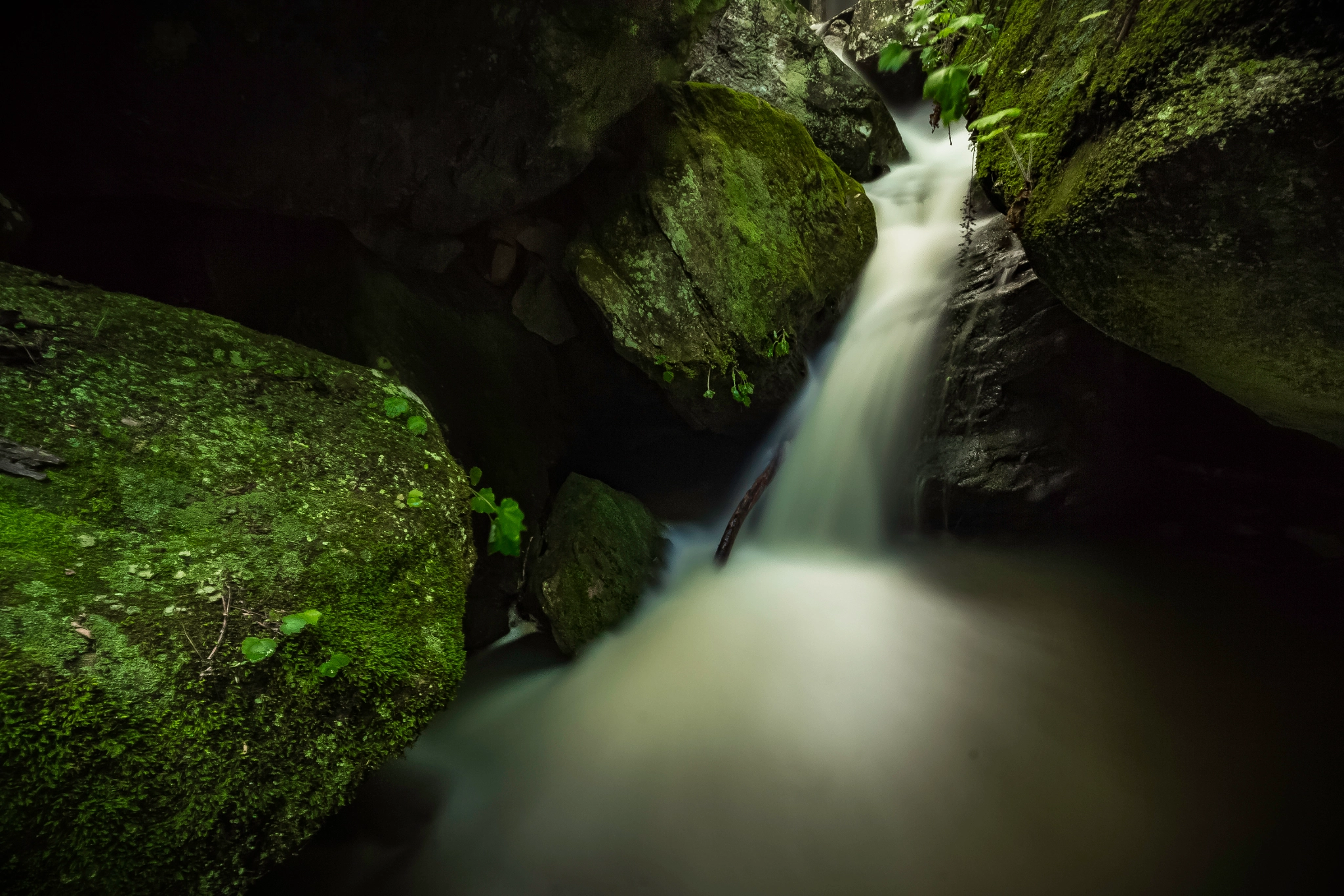 Canon EOS 600D (Rebel EOS T3i / EOS Kiss X5) + Sigma 10-20mm F4-5.6 EX DC HSM sample photo. Below pam's grotto falls photography