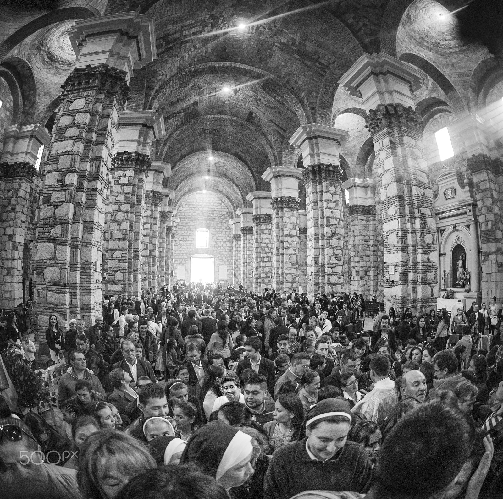 Nikon AF DX Fisheye-Nikkor 10.5mm F2.8G ED sample photo. Crowd photography