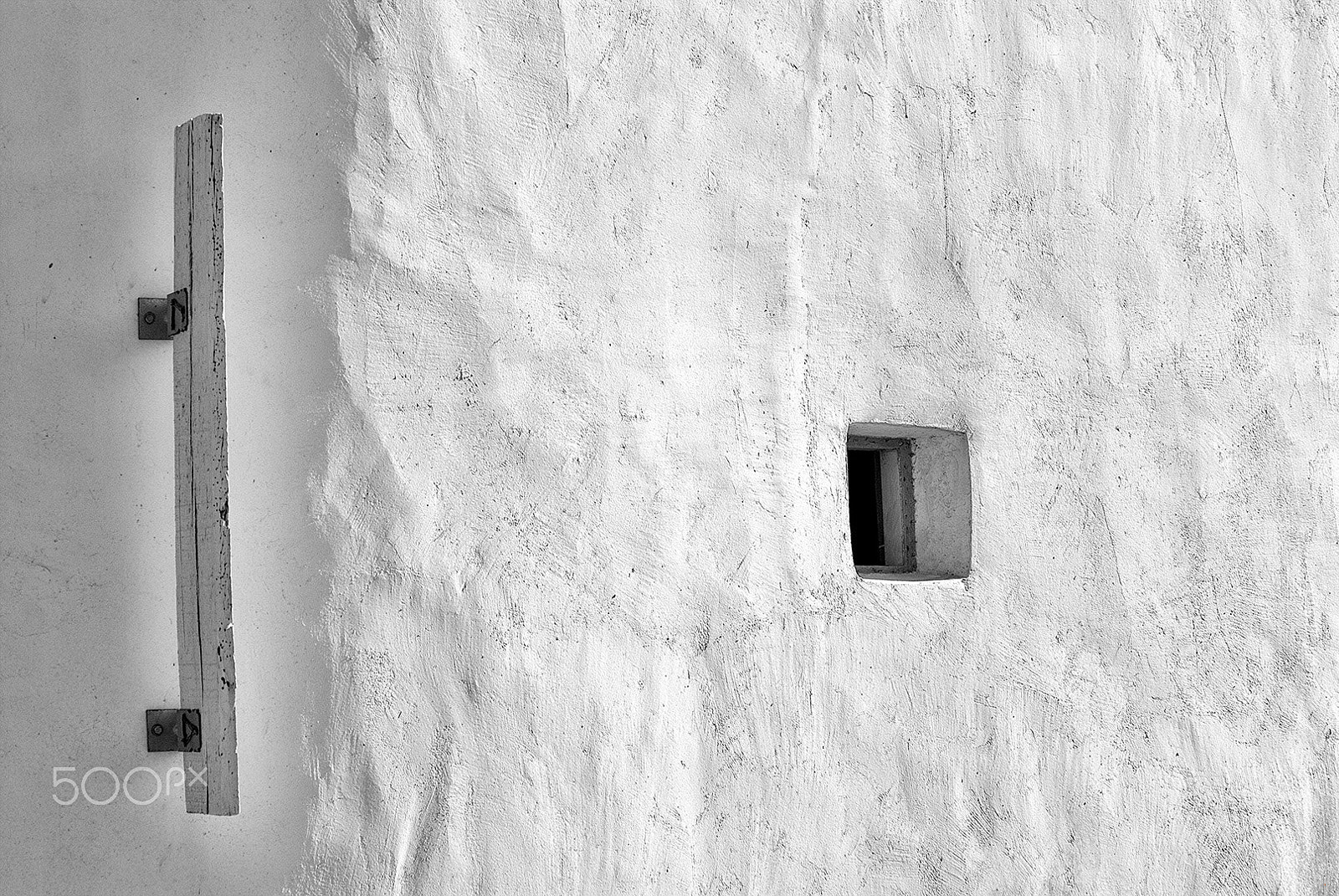 AF Zoom-Nikkor 28-105mm f/3.5-4.5D IF sample photo. Wall photography