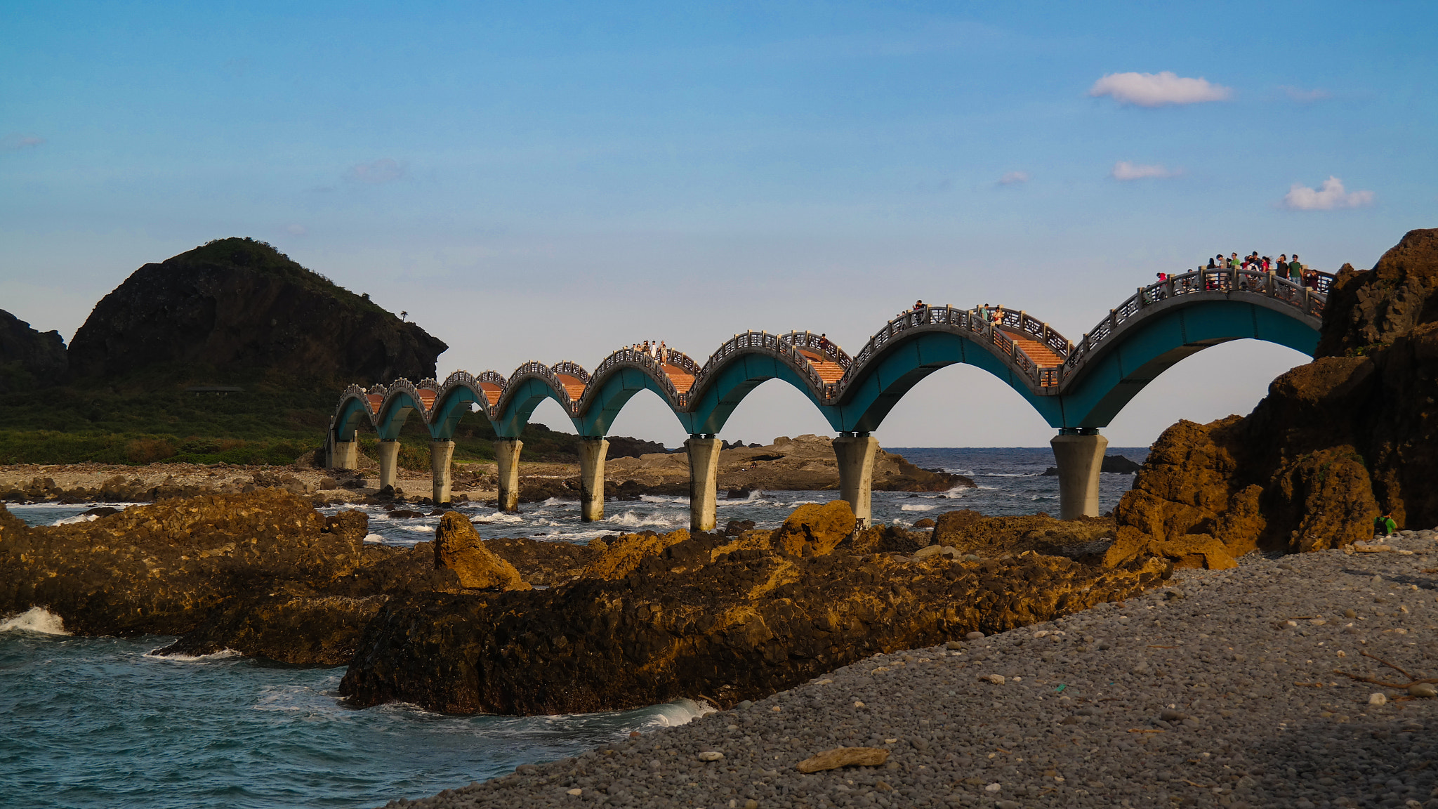 NX 18-55mm F3.5-5.6 sample photo. Dragon bridge photography