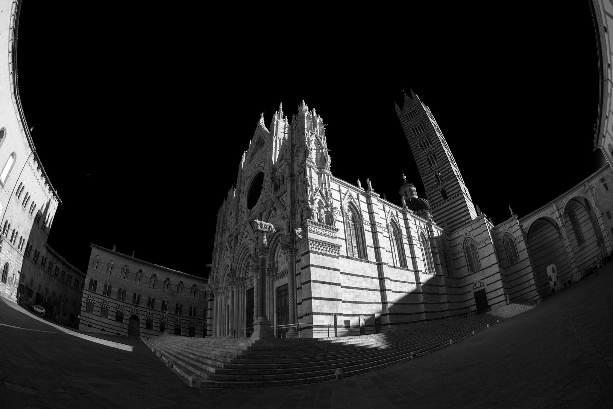 Sigma 10mm F2.8 EX DC HSM Diagonal Fisheye sample photo. Morgenstimmung am domplatz photography