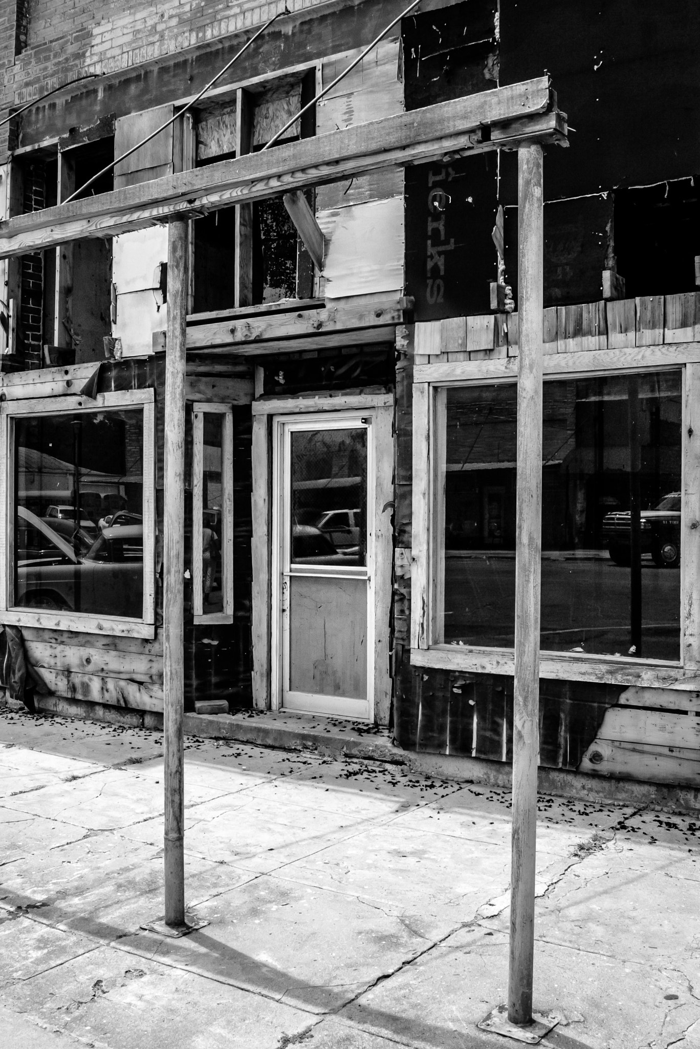 Tamron AF 19-35mm f/3.5-4.5 sample photo. Store front photography