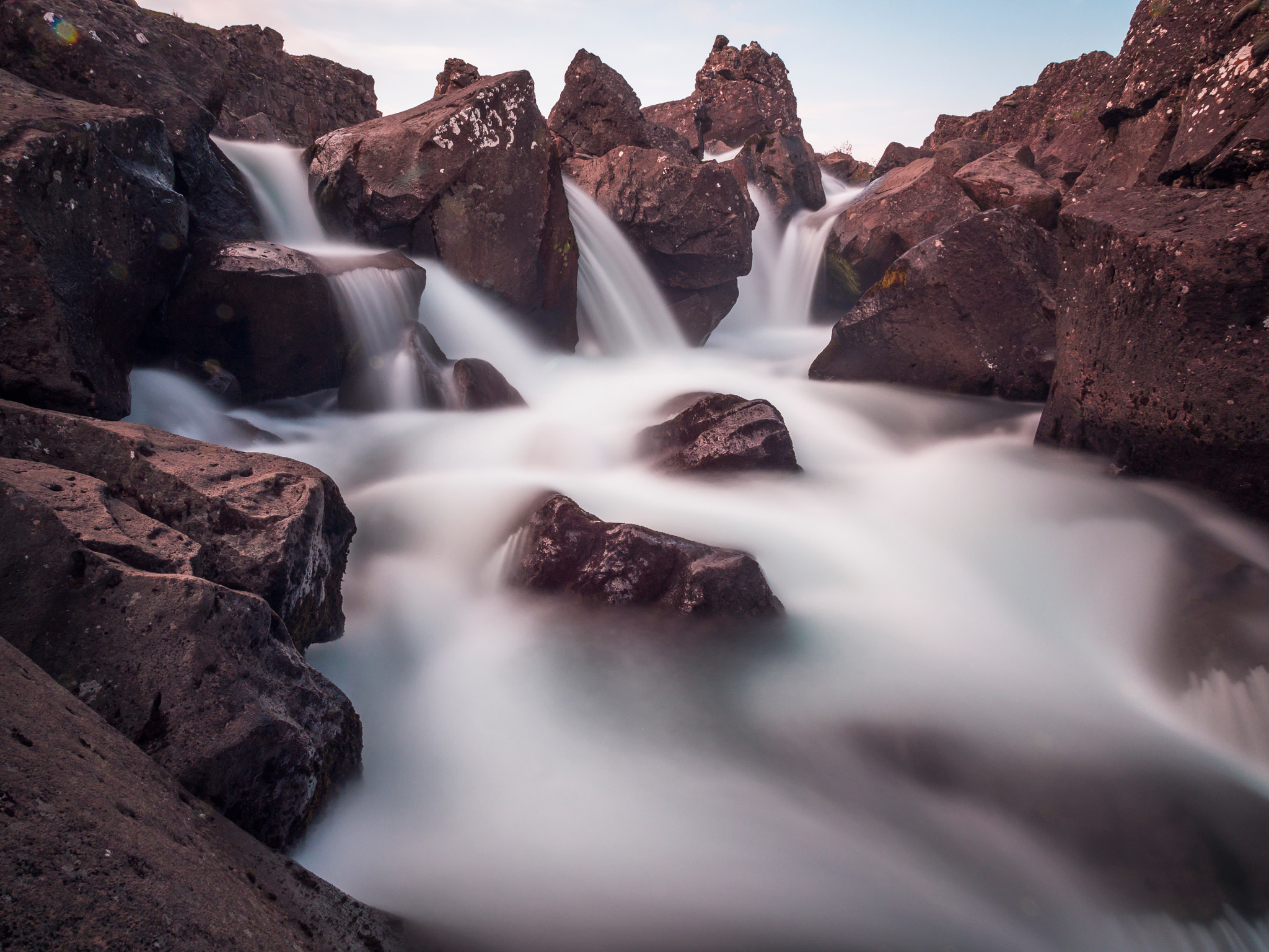 Olympus OM-D E-M5 + Olympus M.Zuiko Digital ED 7-14mm F2.8 PRO sample photo. Three little streams uniting. iceland. photography