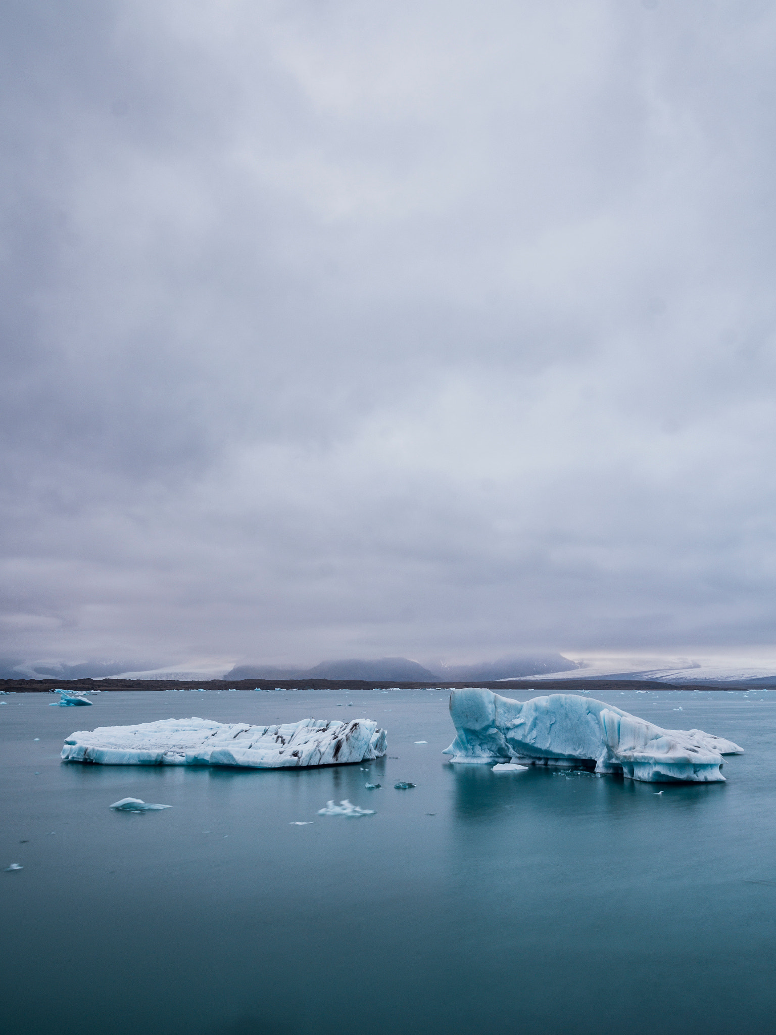 Olympus OM-D E-M5 + Olympus M.Zuiko Digital ED 7-14mm F2.8 PRO sample photo. Glacier lagoon in iceland. photography