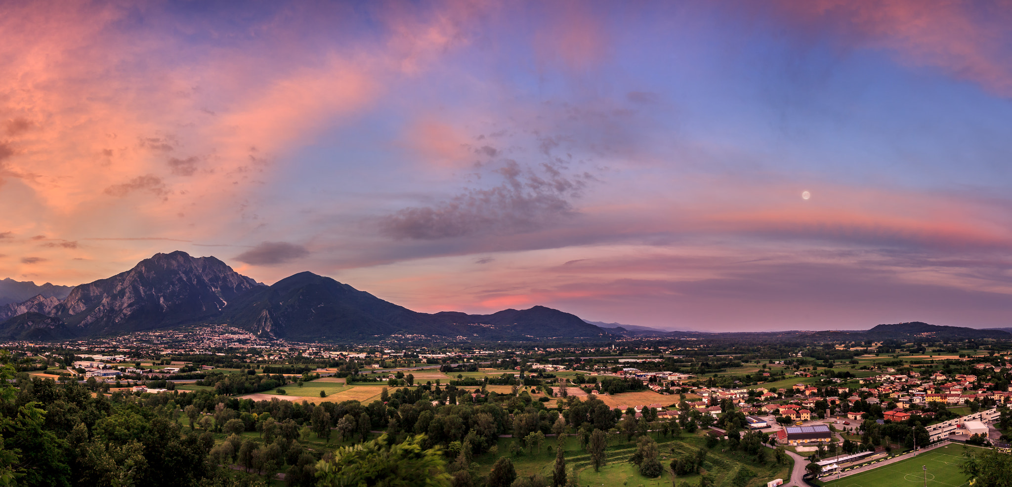 Canon EF-S 10-18mm F4.5–5.6 IS STM sample photo. Cloudy sunset photography