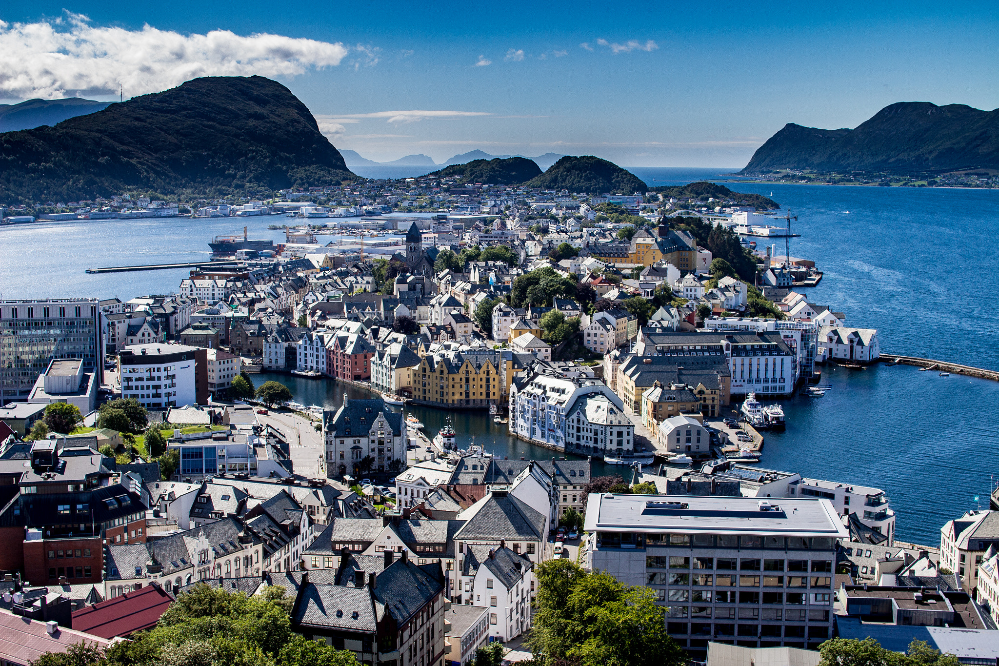 Sigma 30mm F1.4 EX DC HSM sample photo. Ålesund vista photography