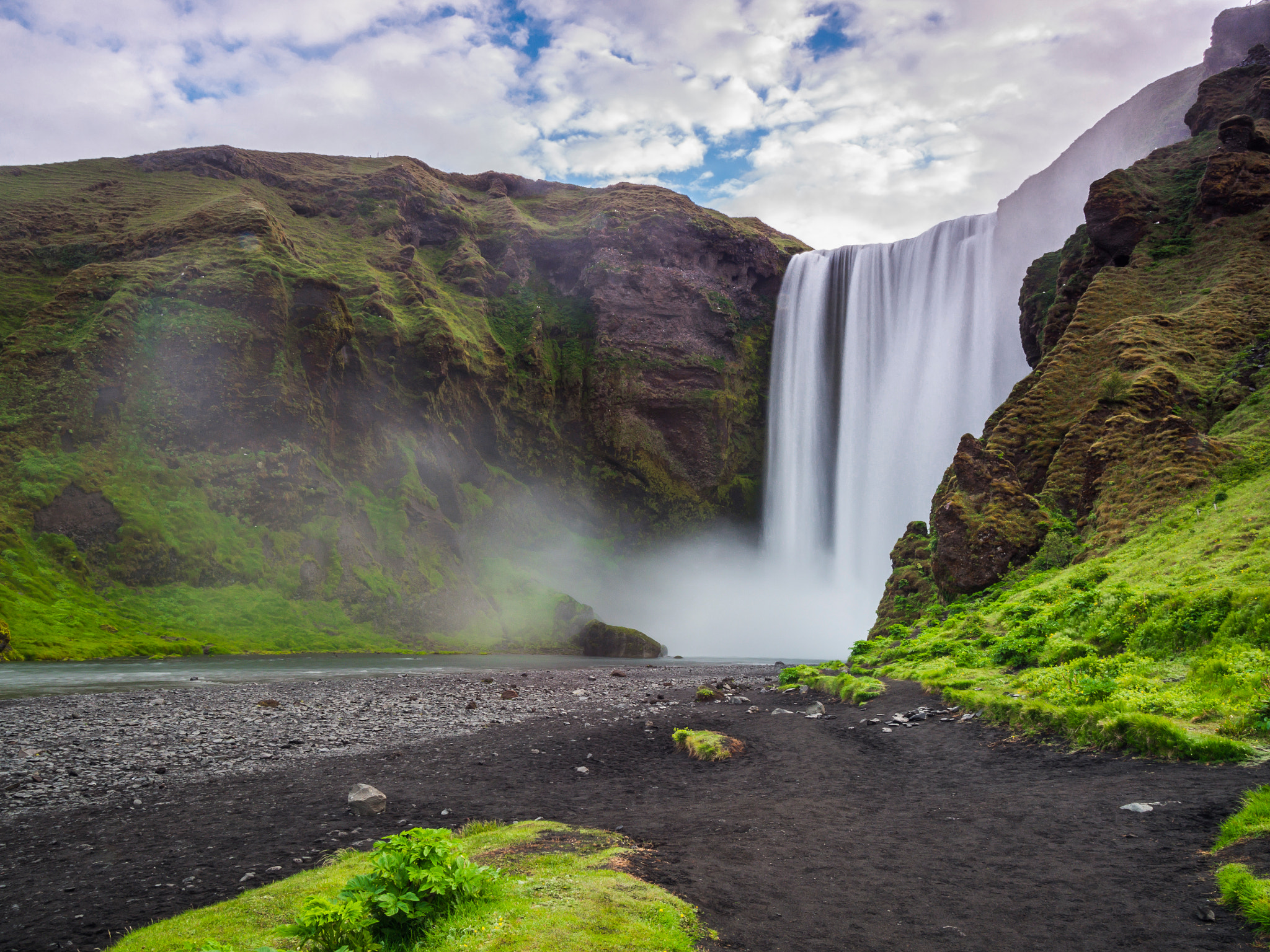 Olympus OM-D E-M5 + Olympus M.Zuiko Digital ED 7-14mm F2.8 PRO sample photo. Skogafoss, iceland. photography