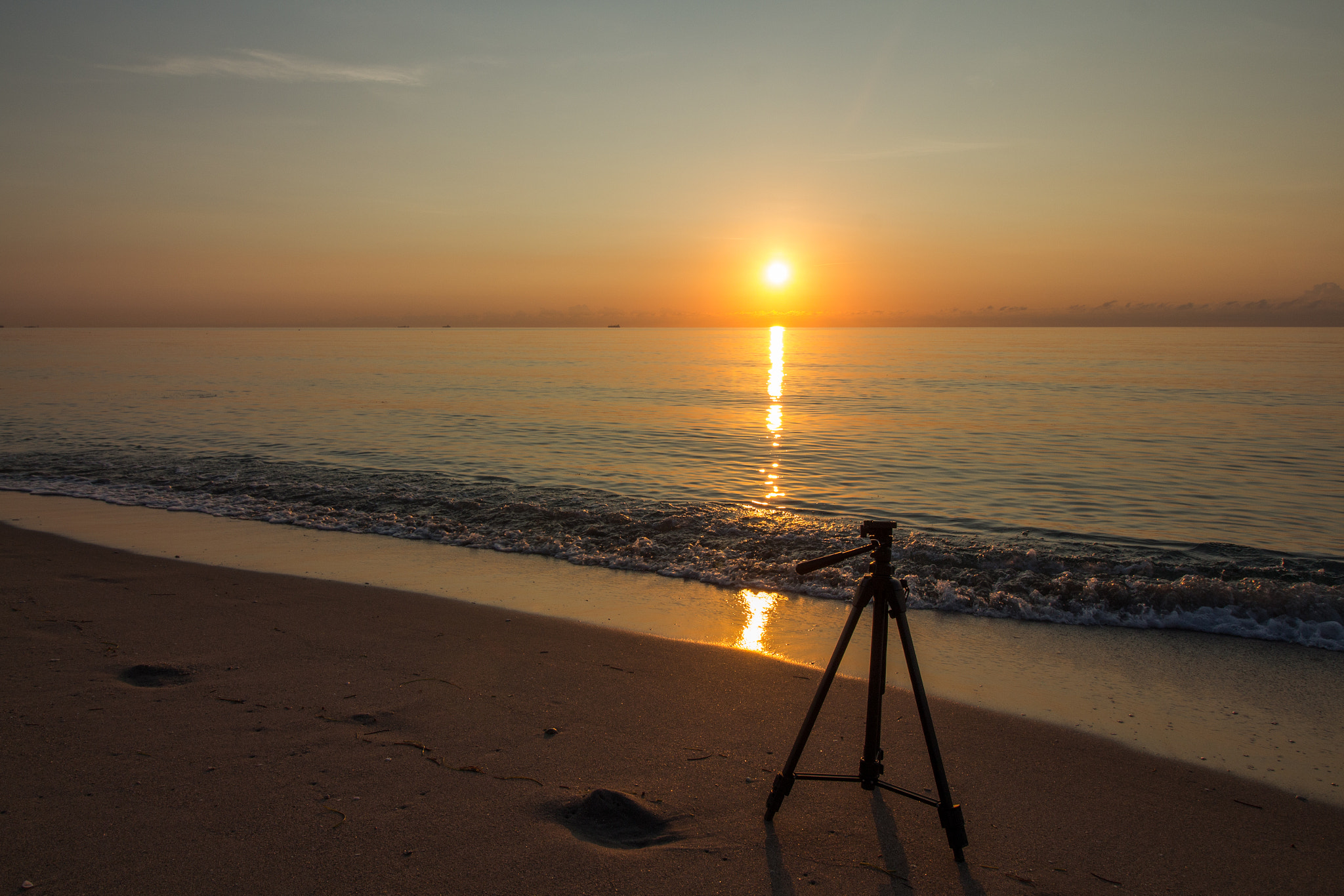 Canon EF-S 10-18mm F4.5–5.6 IS STM sample photo. Tripod at sunrise photography