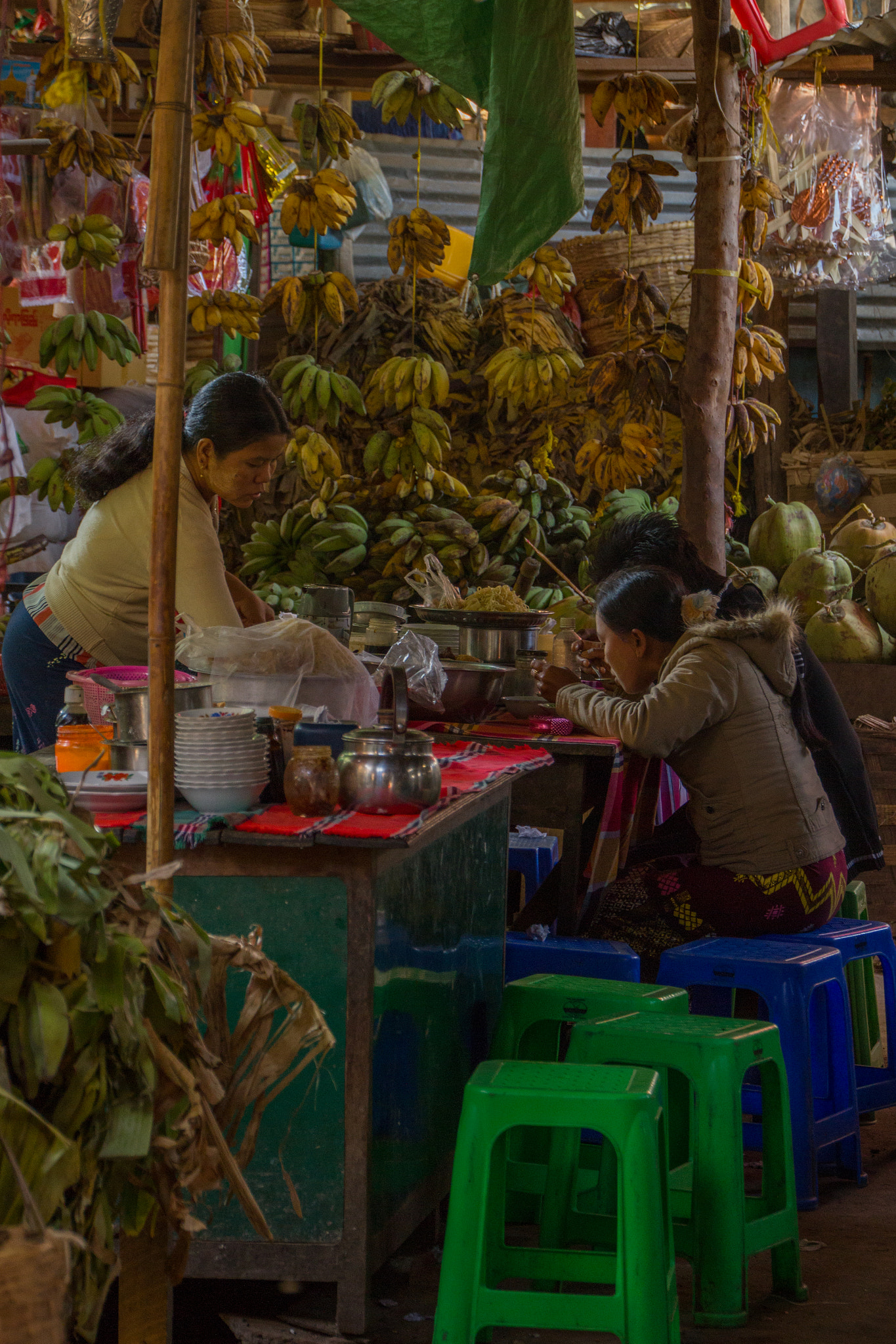 Canon EOS 550D (EOS Rebel T2i / EOS Kiss X4) sample photo. Mani sithu market photography