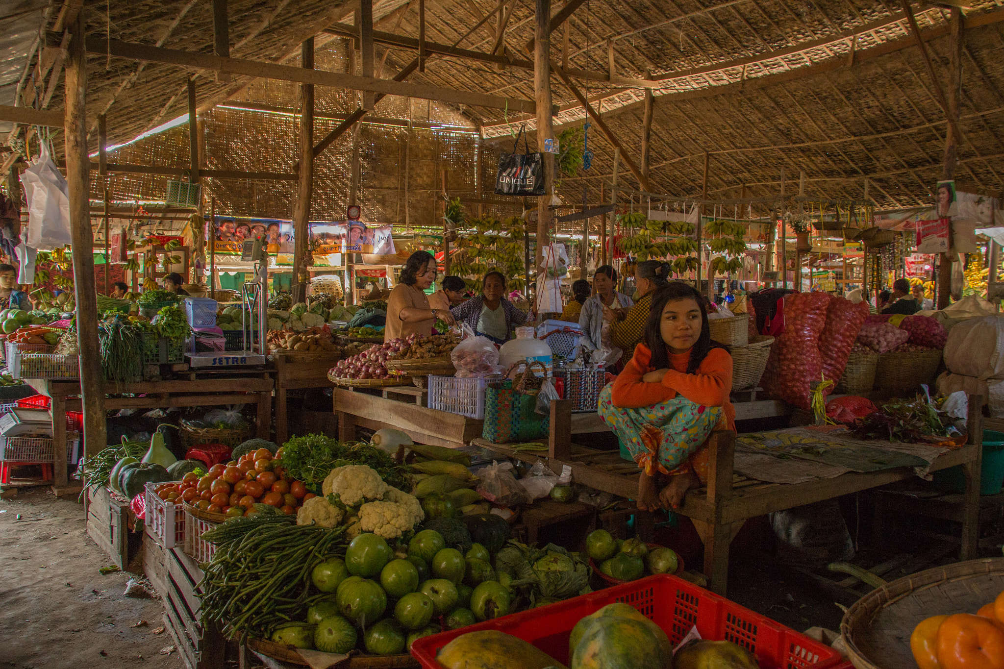 Canon EOS 550D (EOS Rebel T2i / EOS Kiss X4) sample photo. Mani sithu market photography