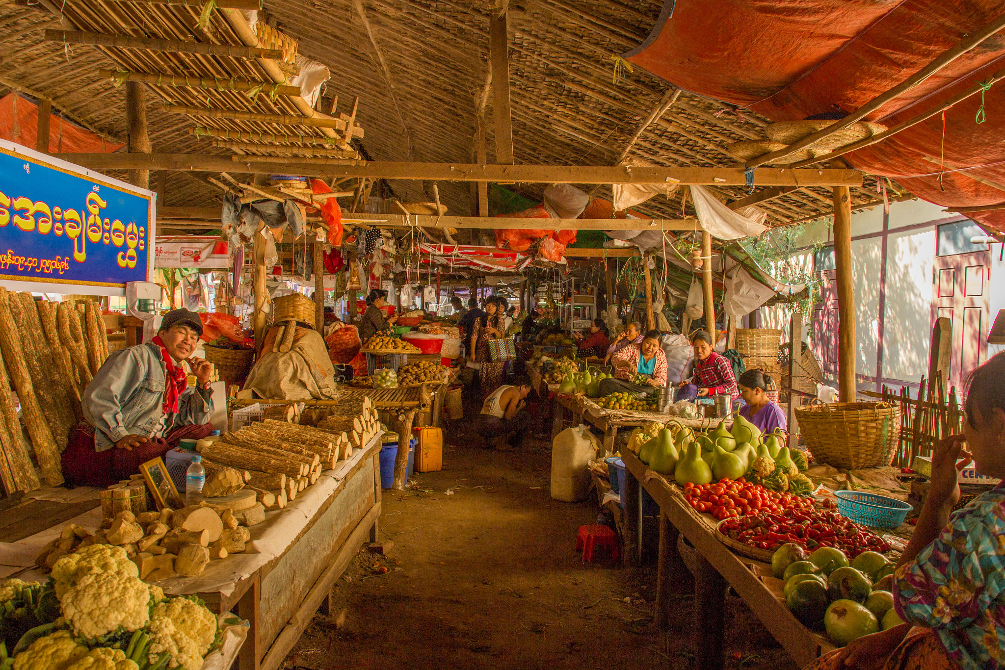 Canon EOS 550D (EOS Rebel T2i / EOS Kiss X4) sample photo. Mani sithu market photography