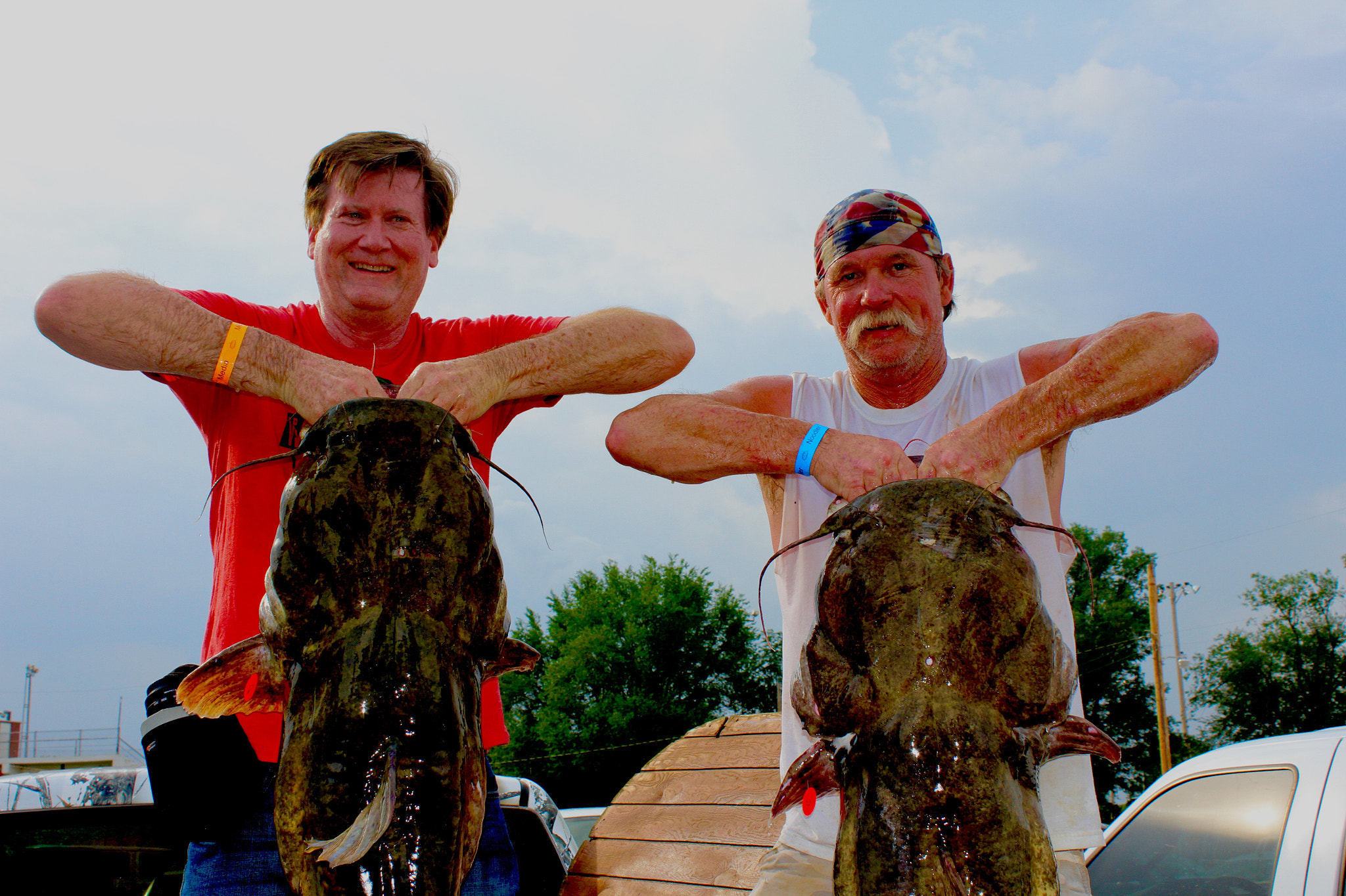 Canon EOS 7D + Canon EF-S 18-55mm F3.5-5.6 IS II sample photo. 50+pound catfish at the okie noodling tournament in pauls valley oklahoma photography