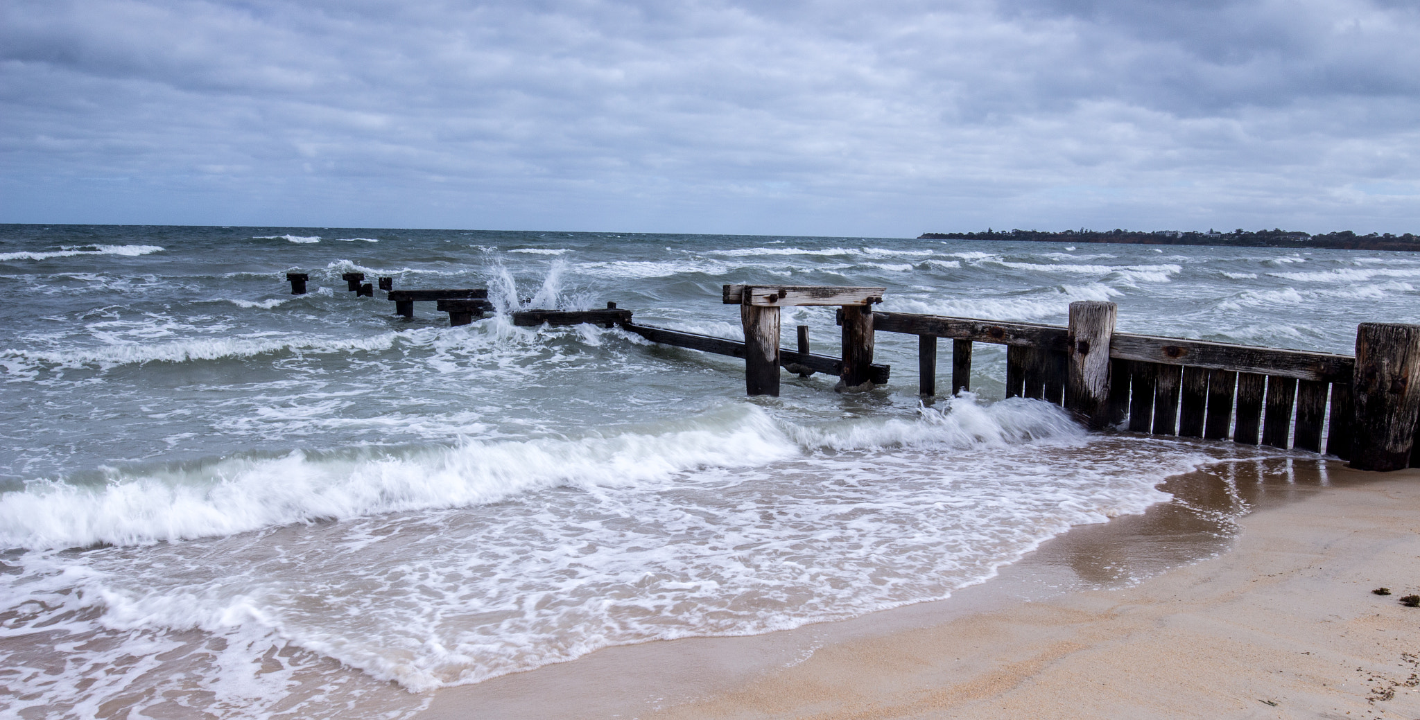 Canon EOS 700D (EOS Rebel T5i / EOS Kiss X7i) + Canon EF 16-35mm F4L IS USM sample photo. Broken pier mentone beach photography