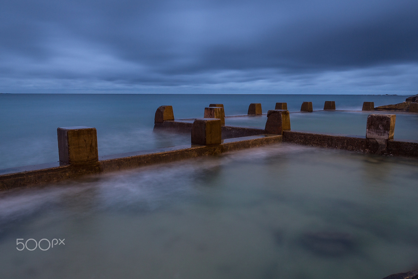 Canon EOS 700D (EOS Rebel T5i / EOS Kiss X7i) + Canon EF 16-35mm F4L IS USM sample photo. Coogee beach ocean pool long exposure #2 photography