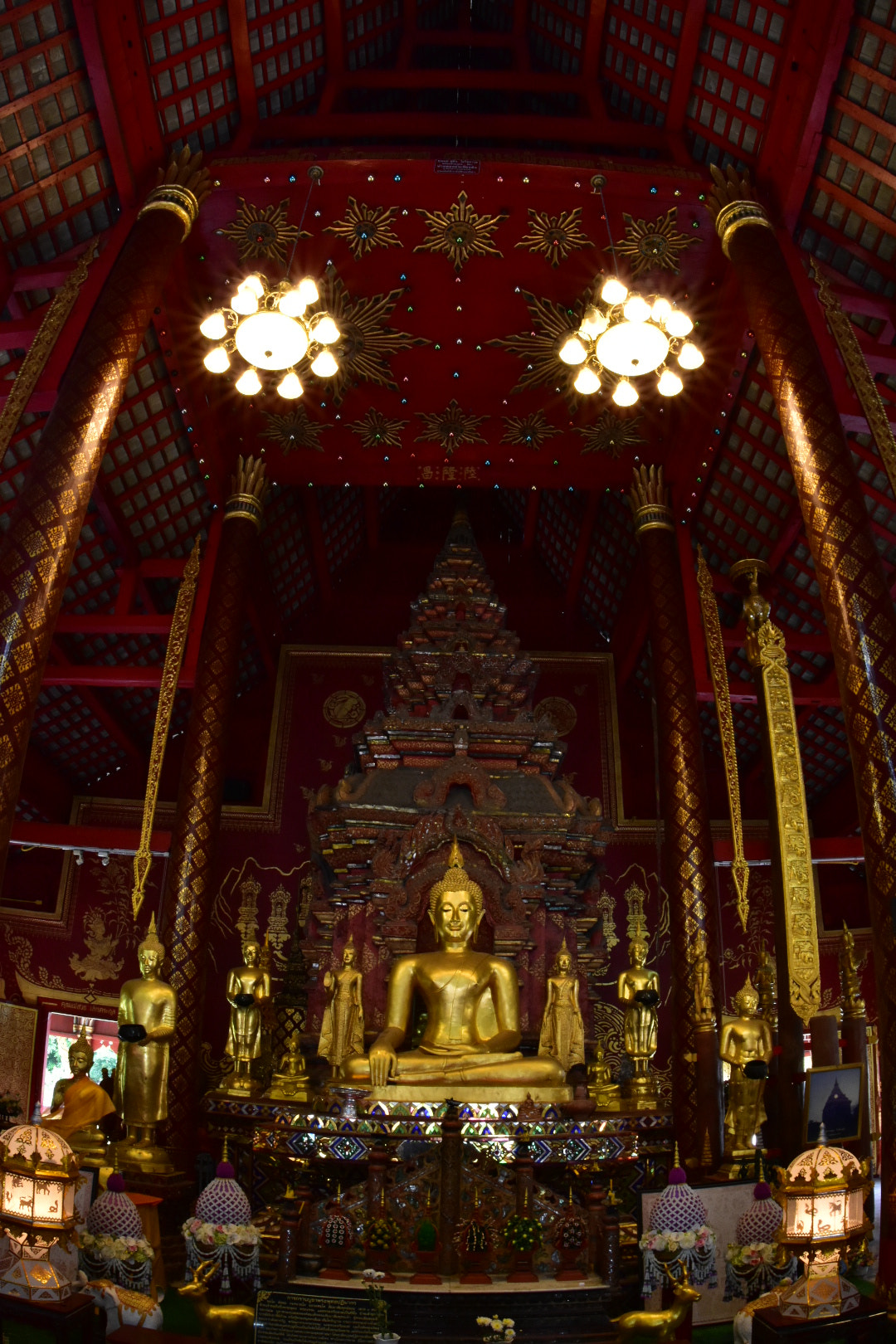 Nikon D5500 + Sigma 15mm F2.8 EX DG Diagonal Fisheye sample photo. Temple in chiang mai photography