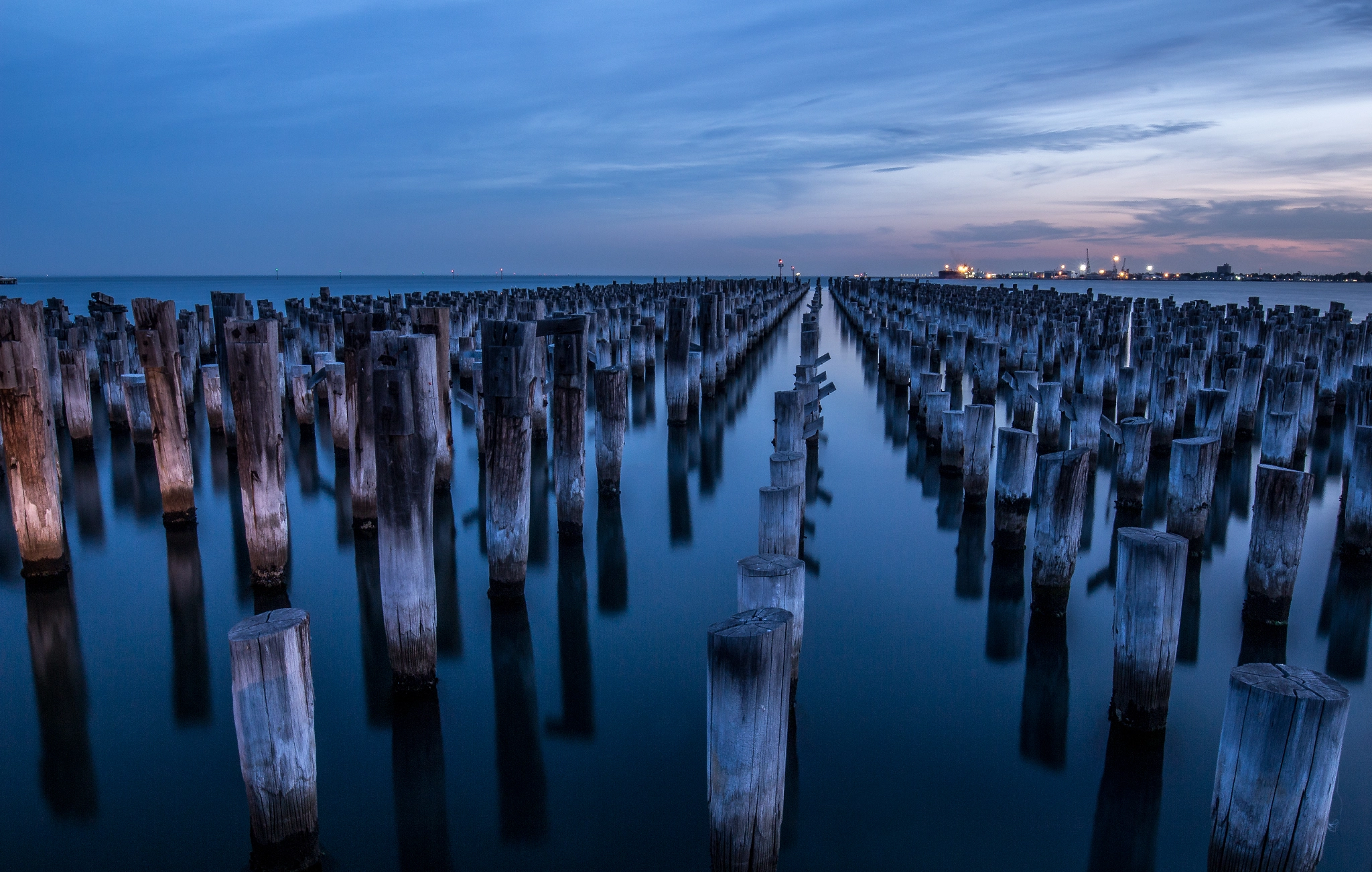 Canon EOS 700D (EOS Rebel T5i / EOS Kiss X7i) + Canon EF 16-35mm F4L IS USM sample photo. Princes pier long exposure 1 photography