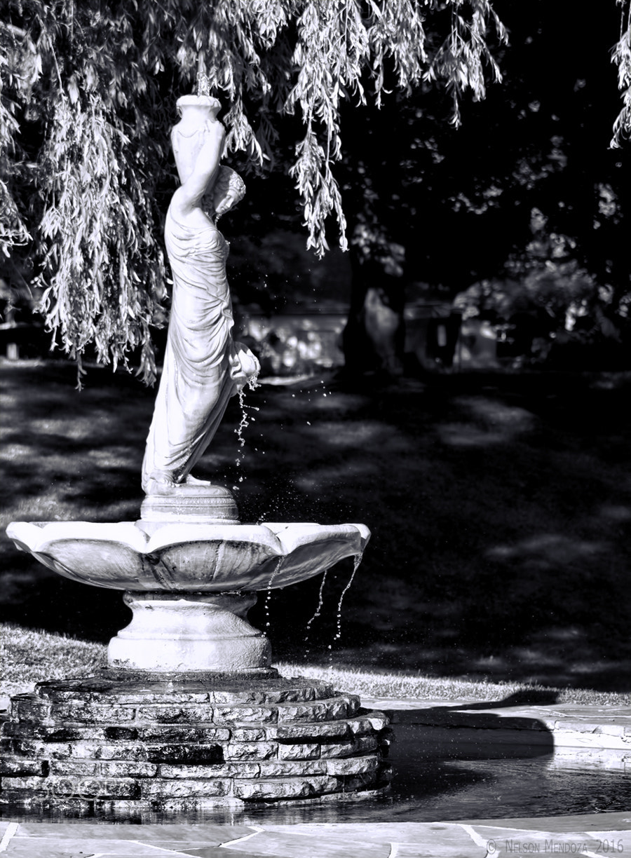 Canon EF 75-300mm f/4-5.6 USM sample photo. Water girl photography