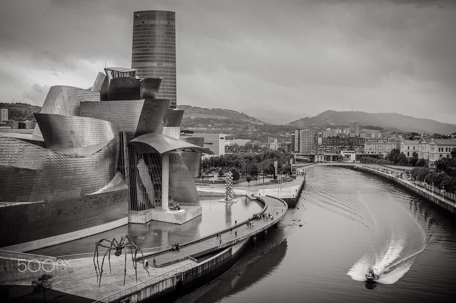 Nikon AF-S Nikkor 24-70mm F2.8E ED VR sample photo. Postcard greetings from bilbao photography
