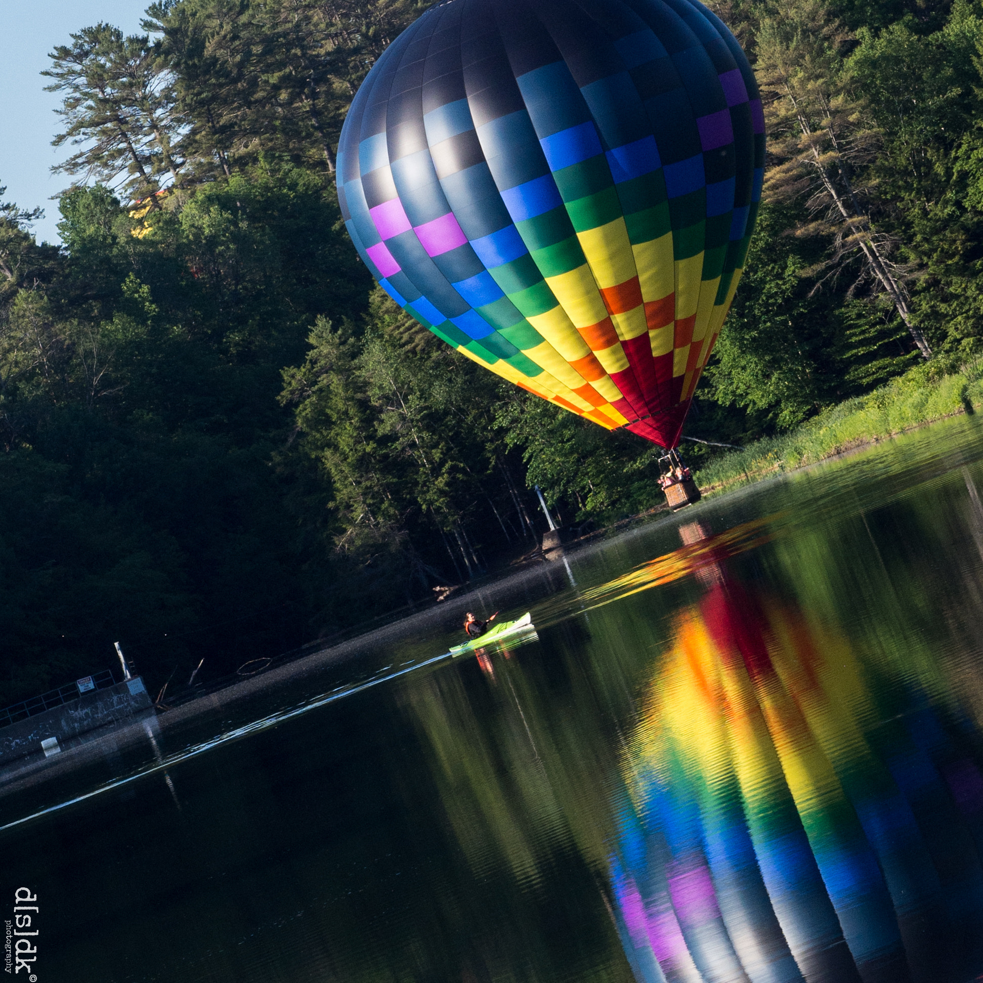 Olympus M.Zuiko Digital ED 75mm F1.8 sample photo. Balloon and kayak photography