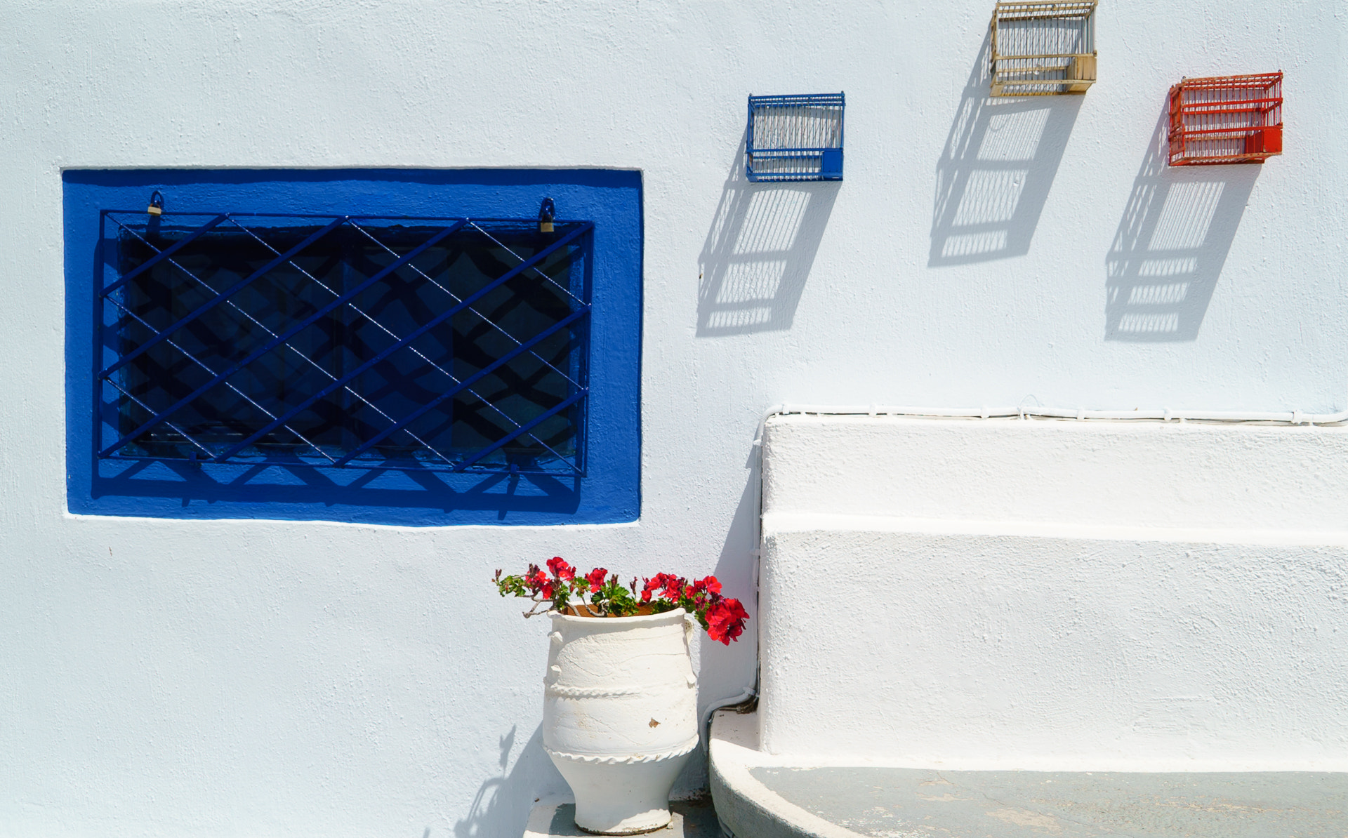 Sony E 18-200mm F3.5-6.3 OSS sample photo. Street view of fira photography
