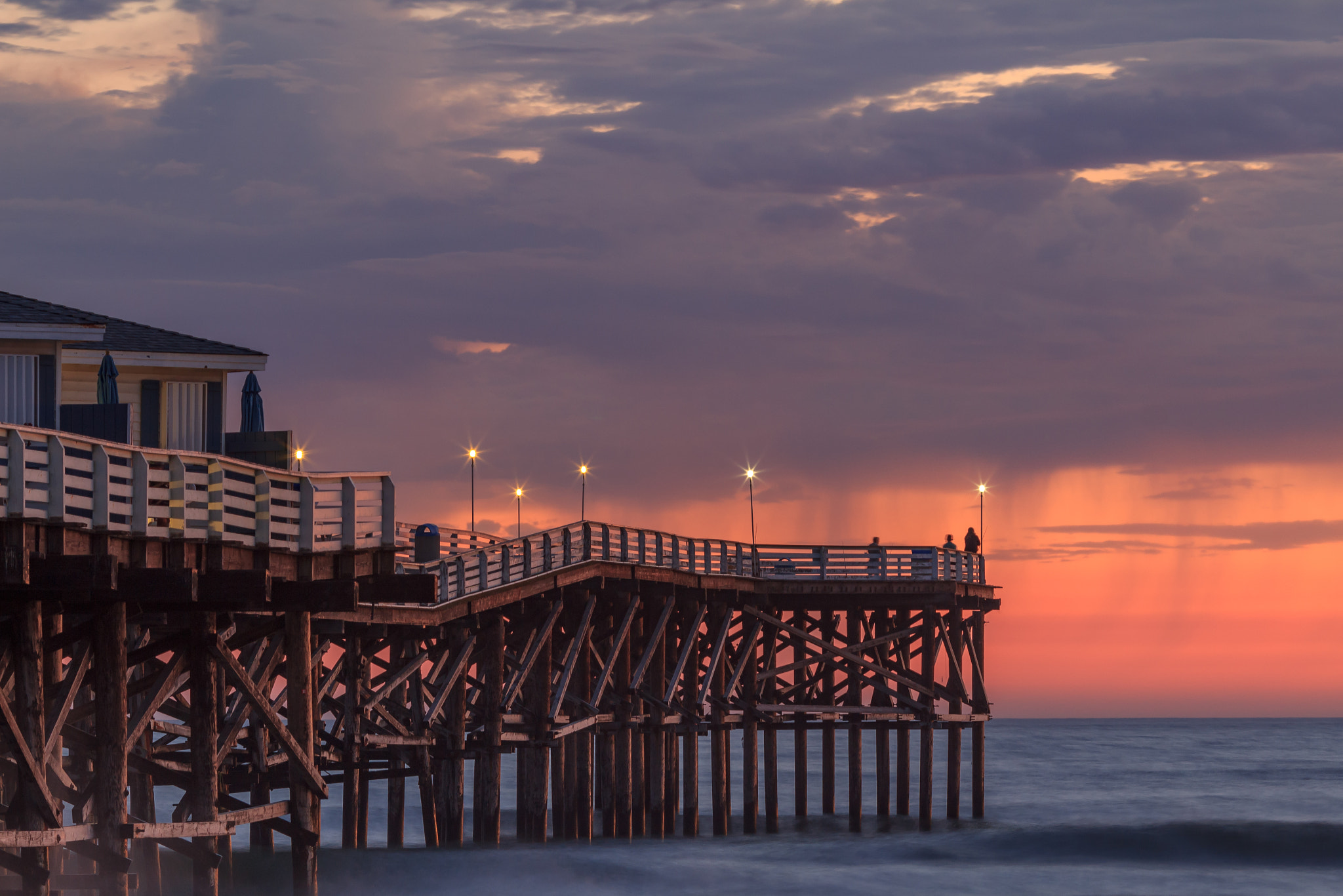 Canon EOS 600D (Rebel EOS T3i / EOS Kiss X5) + Canon EF 135mm F2L USM sample photo. Crystal pier june 2016 photography