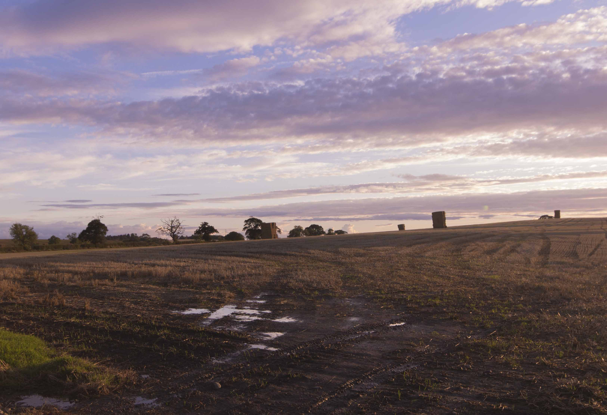 Sigma AF 10-20mm F4-5.6 EX DC sample photo. Straw bales on the skyline photography
