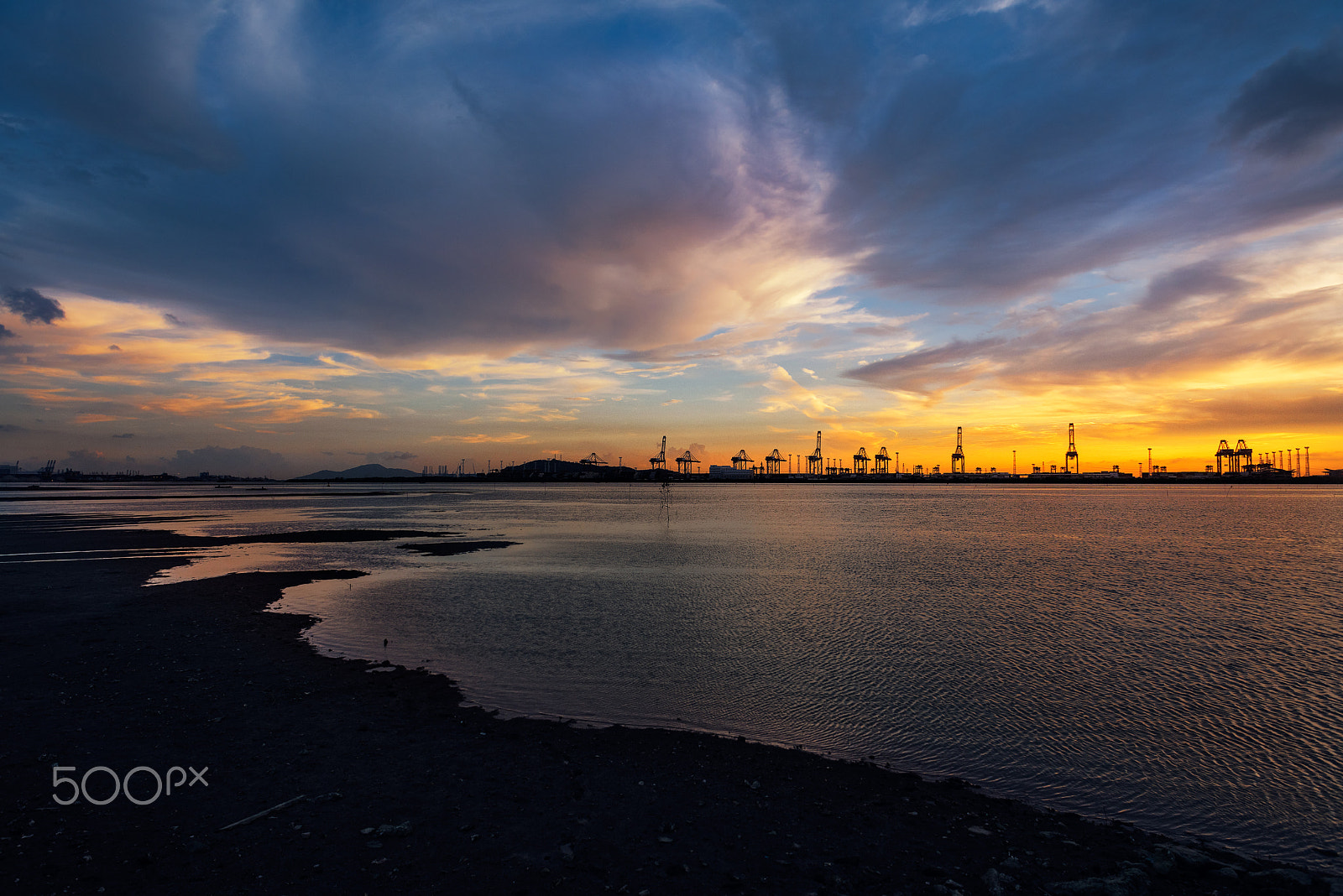 Nikon D810 + Nikon AF Nikkor 20mm F2.8D sample photo. Warm harbor photography