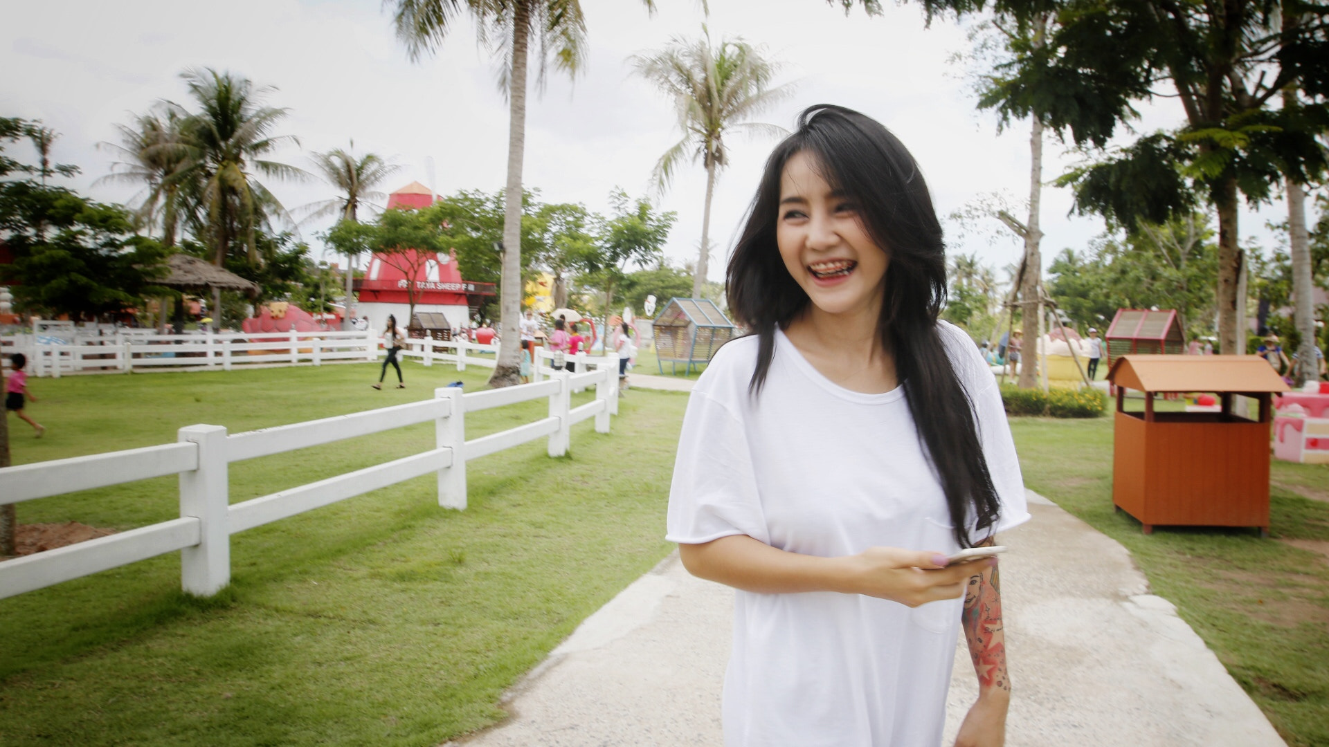Canon EF 16-35mm F2.8L II USM sample photo. That smile photography