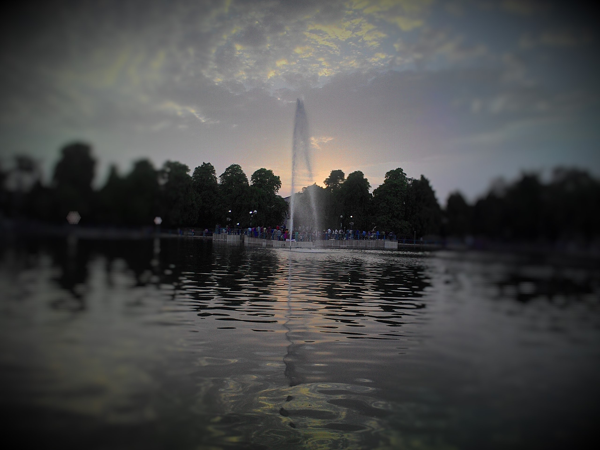 ASUS ZenFone 4 (A400CG) sample photo. Lovely fountain photography