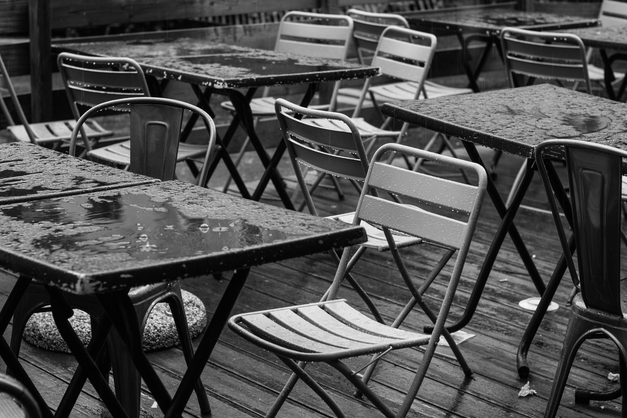 Sony SLT-A77 + Sony 50mm F1.4 sample photo. Terrasse sous la pluie photography