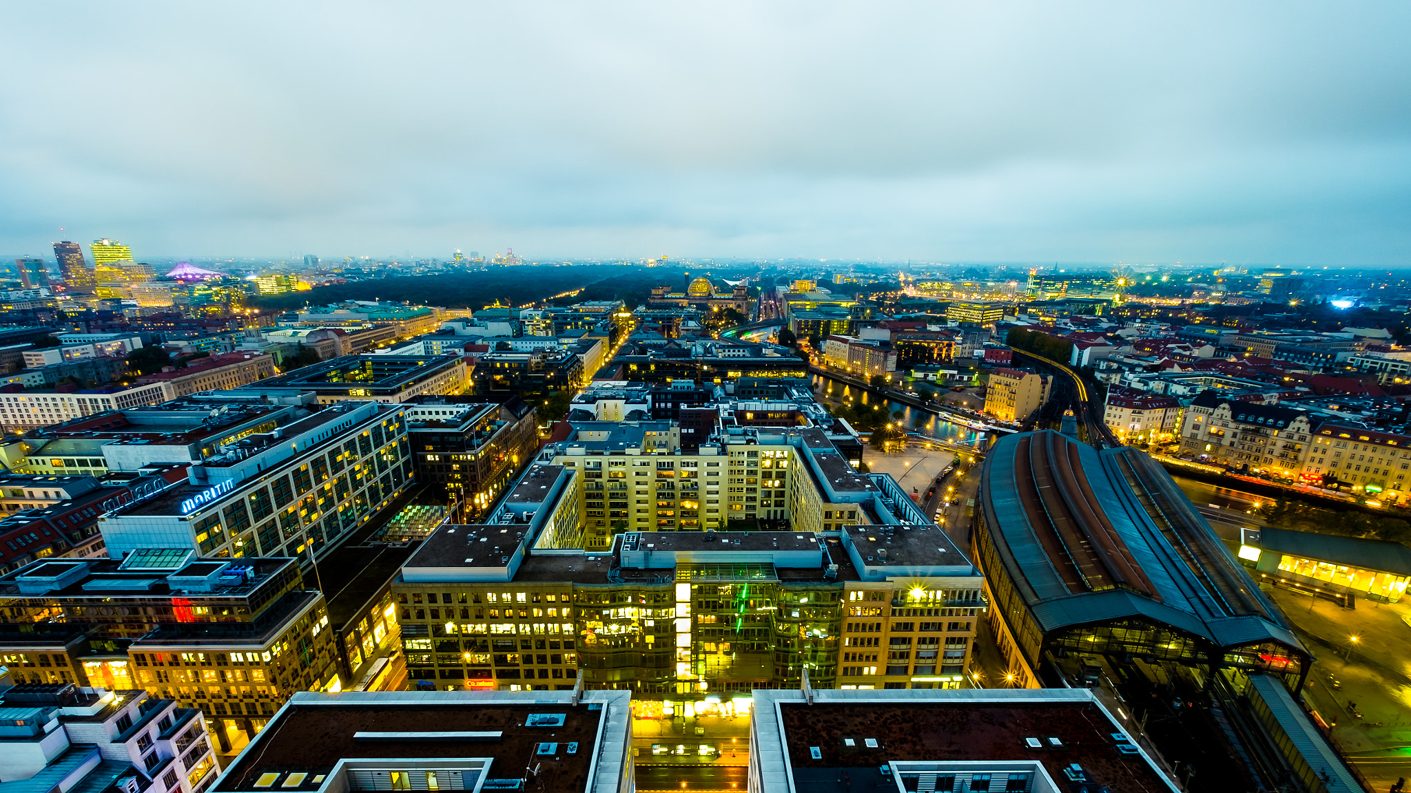 Fujifilm XF 10-24mm F4 R OIS sample photo. Berlin evening photography
