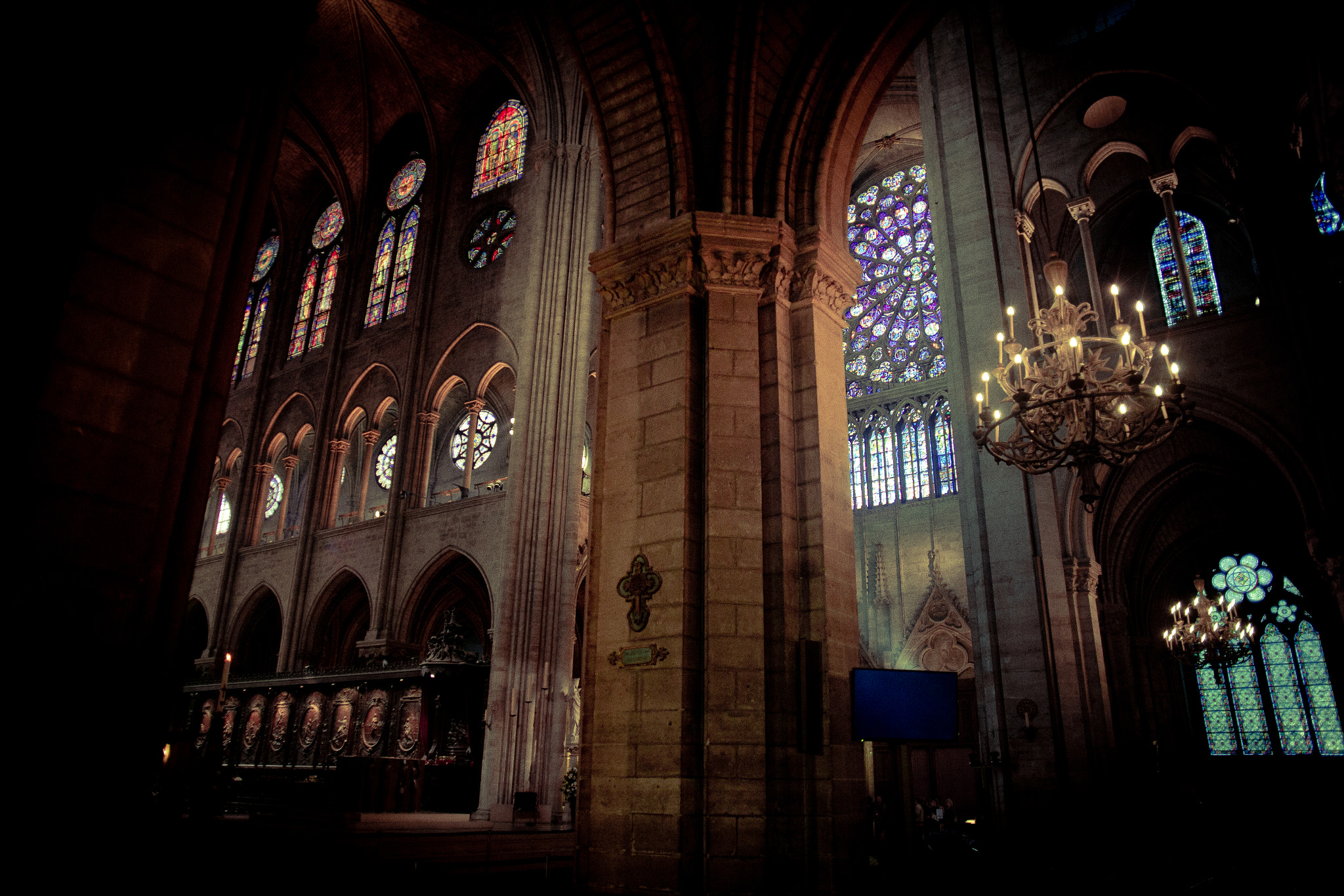 Canon EOS 6D + Canon EF 24mm F2.8 sample photo. Notre dame photography