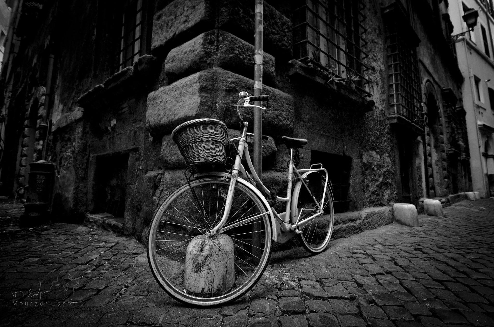 Canon EF-S 10-18mm F4.5–5.6 IS STM sample photo. Cobblestones photography