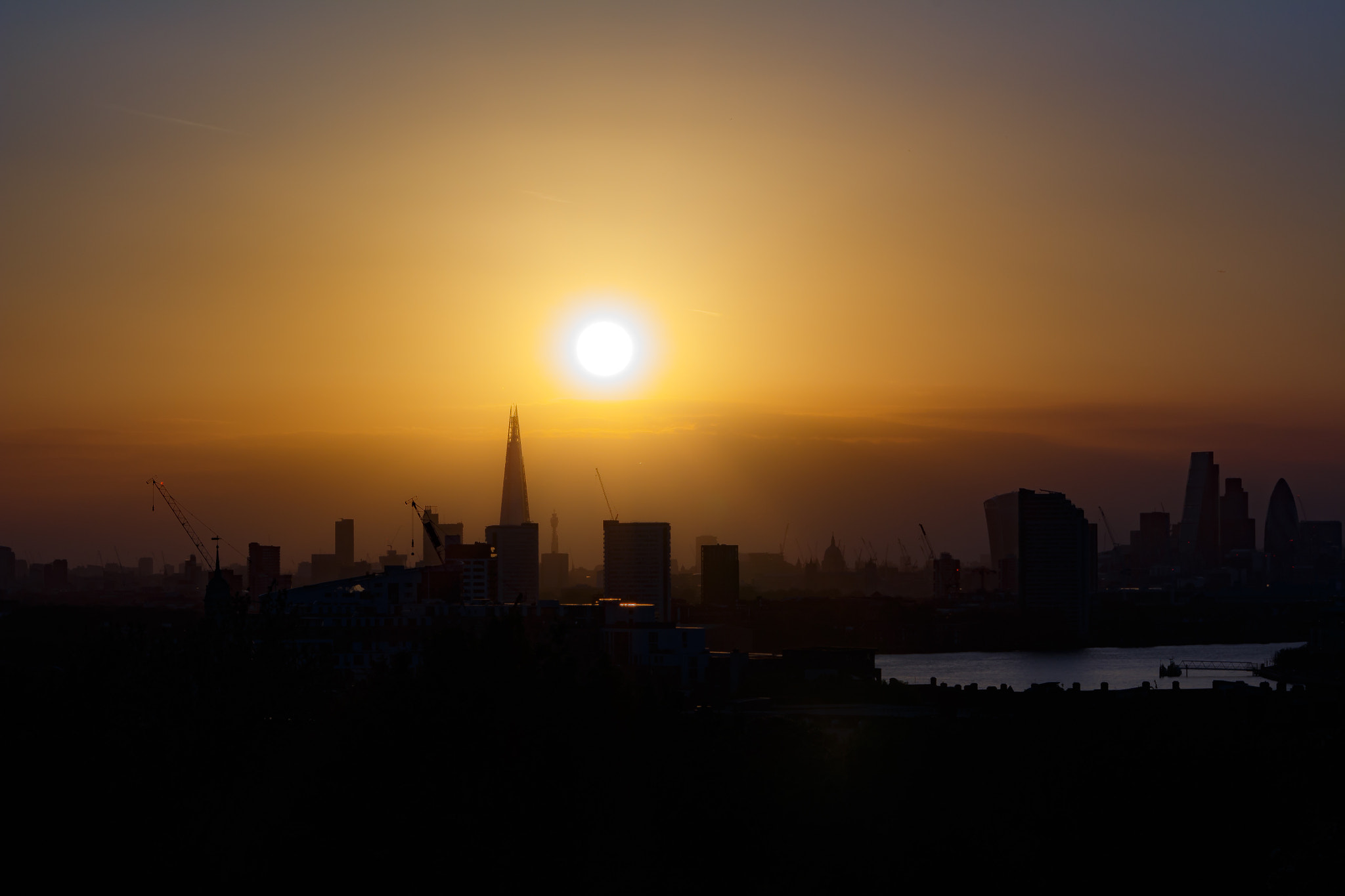Sigma 70-300mm F4-5.6 APO DG Macro sample photo. London gold photography