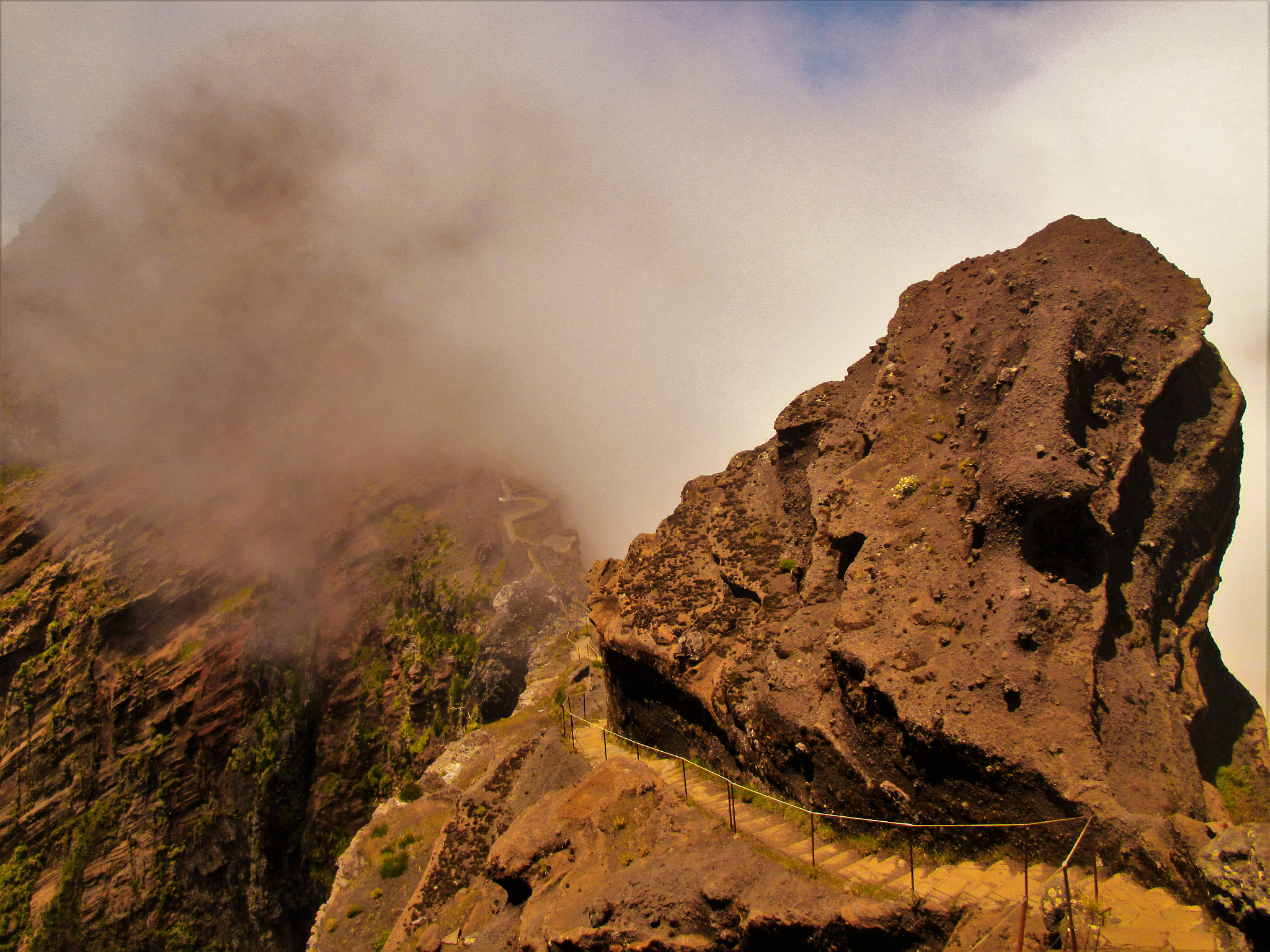 Canon PowerShot ELPH 115 IS (IXUS 132 / IXY 90F) sample photo. Strange huge red rocks photography