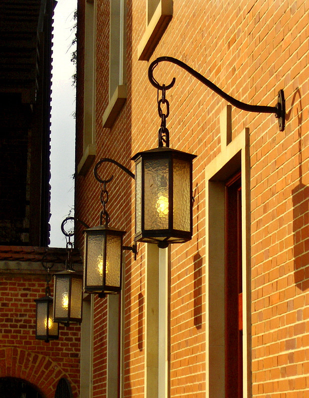 HP PHOTOSMART R927  (V01.00) sample photo. Lantern row photography