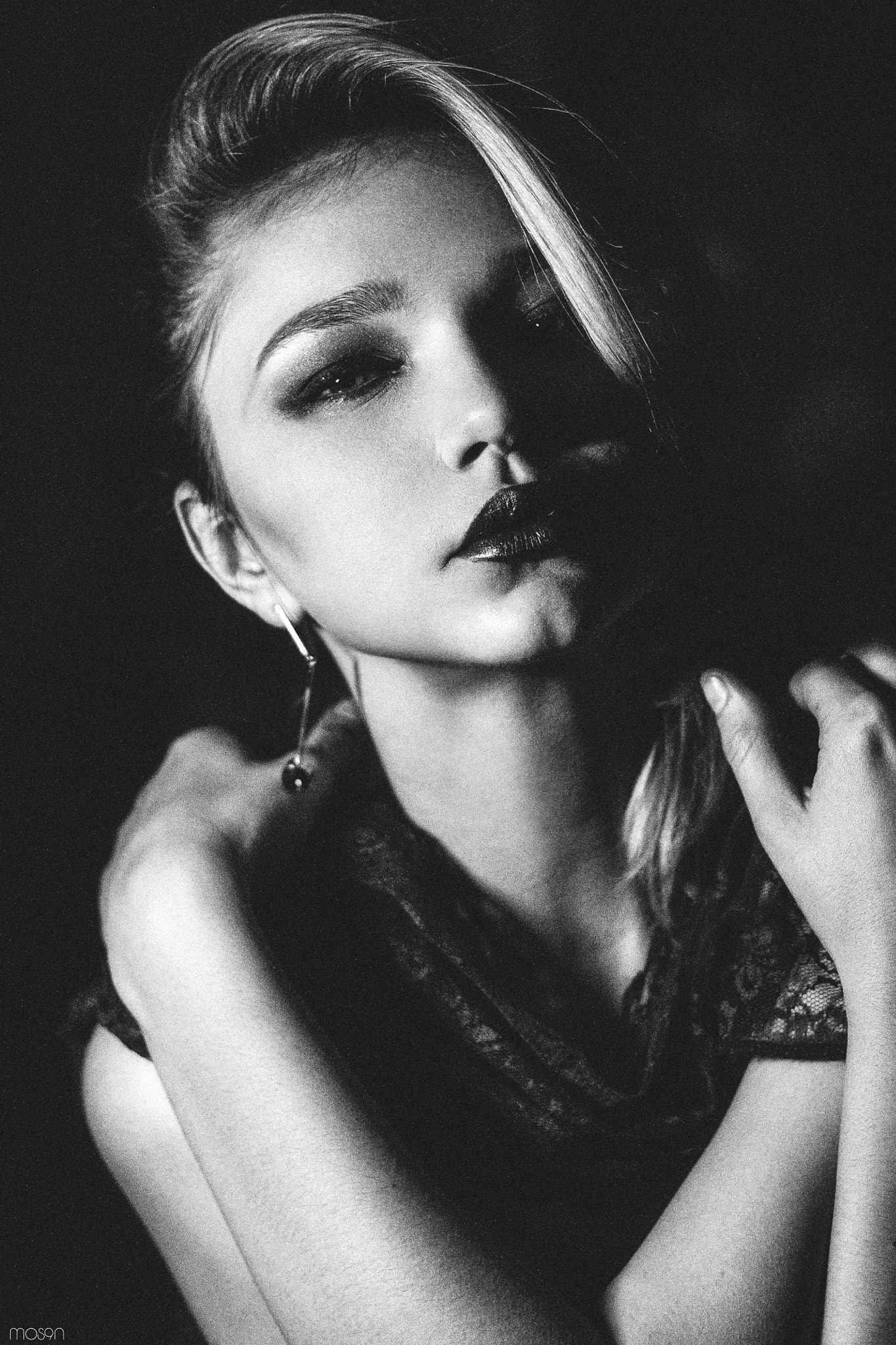 AF Zoom-Nikkor 35-70mm f/3.3-4.5 N sample photo. Bw girl photography