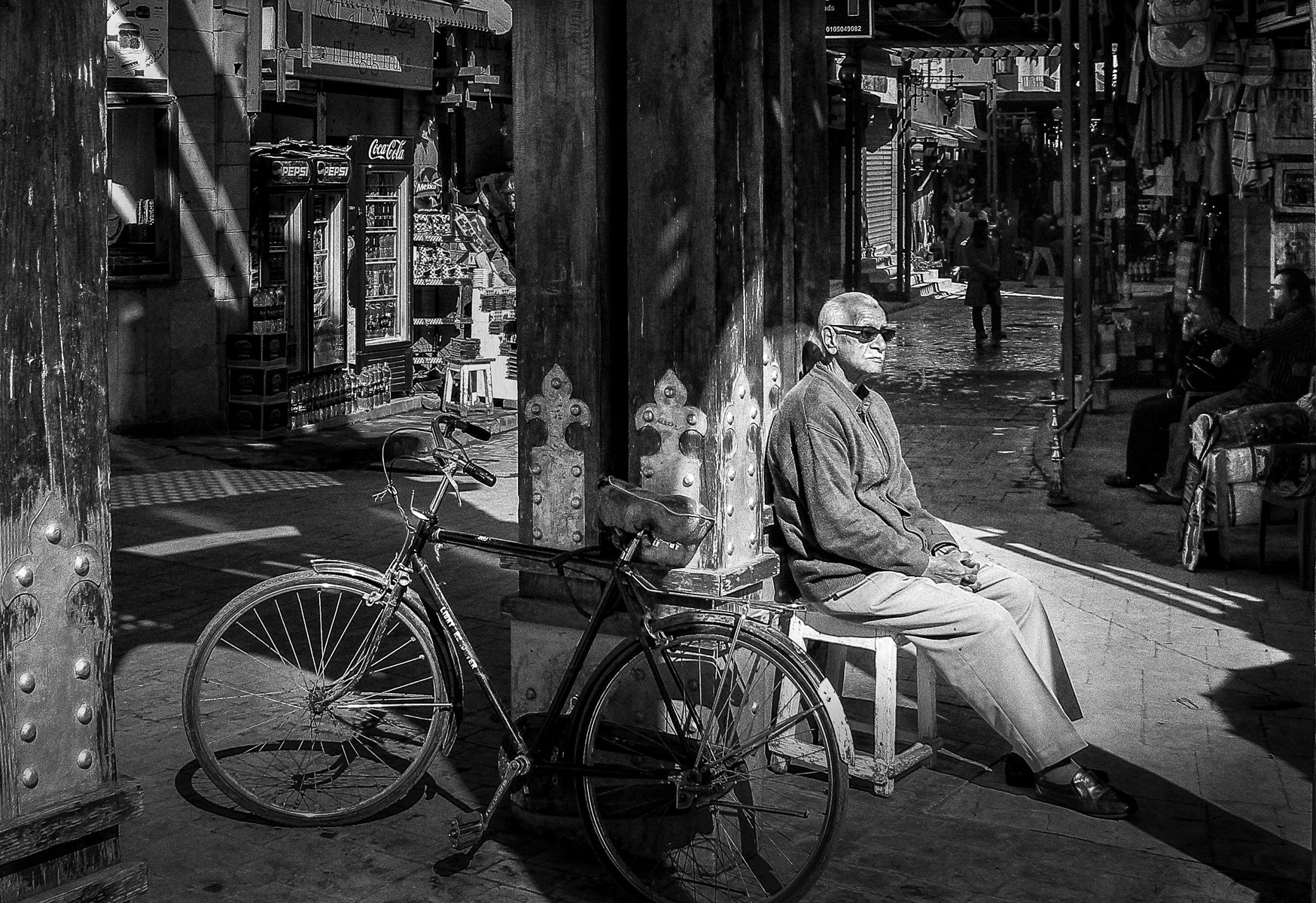 Canon EF-S 18-55mm F3.5-5.6 sample photo. Waiting in the sun in luxor photography