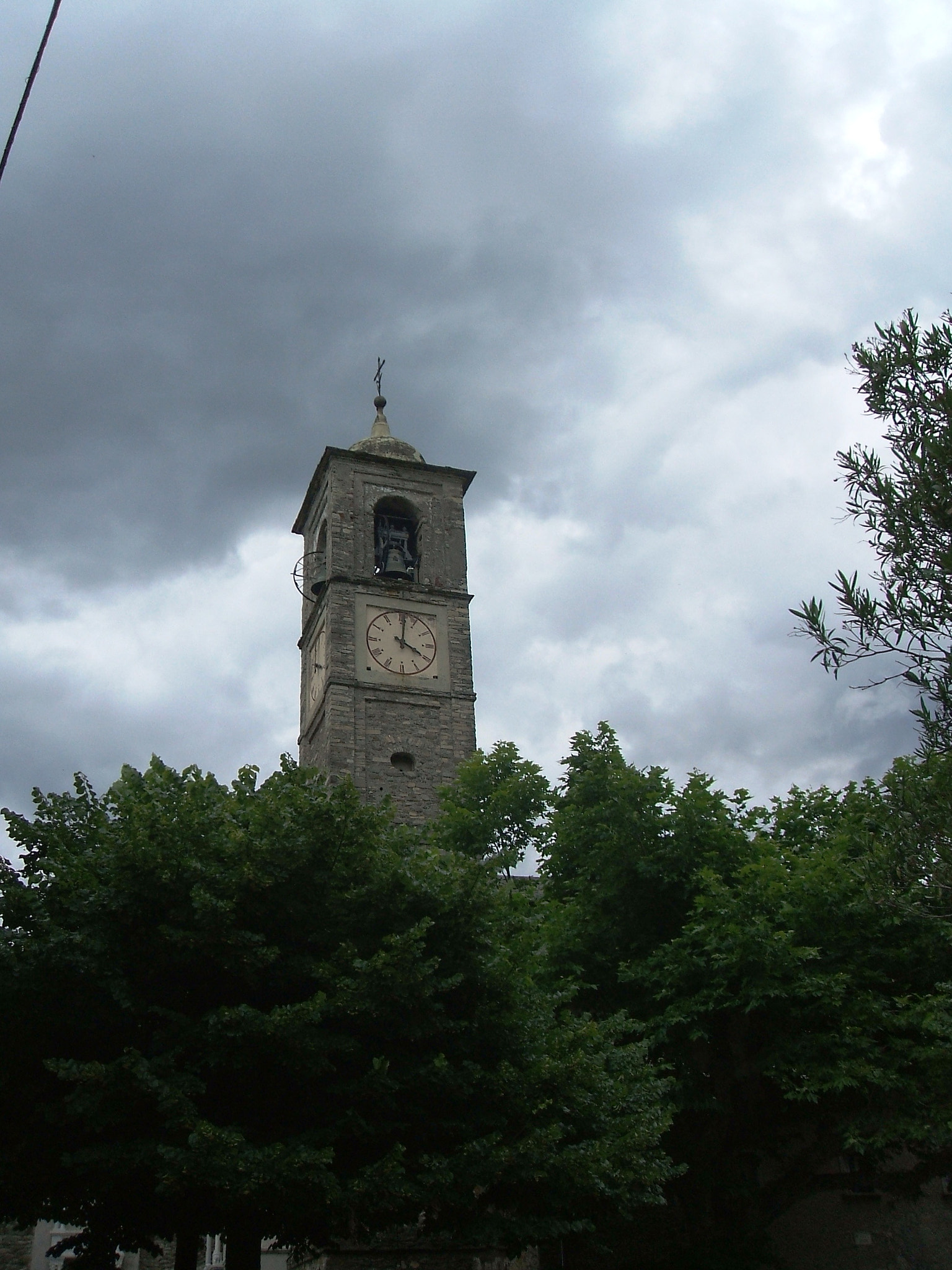 Fujifilm FinePix A500 sample photo. Il campanile tra le nuvole photography